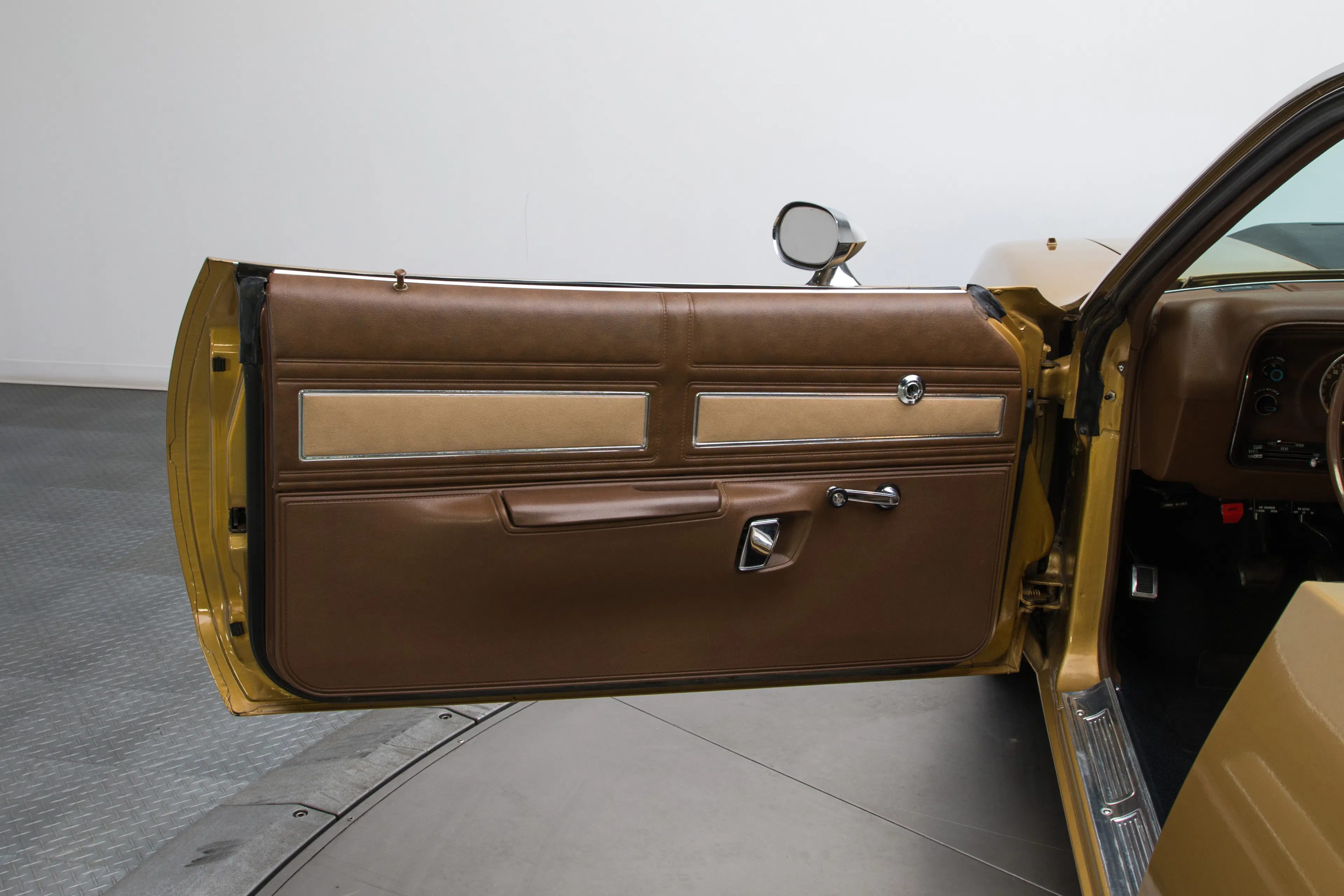 1971 Plymouth Road Runner 2dr Hardtop Coupe Courtesy of RK Motors