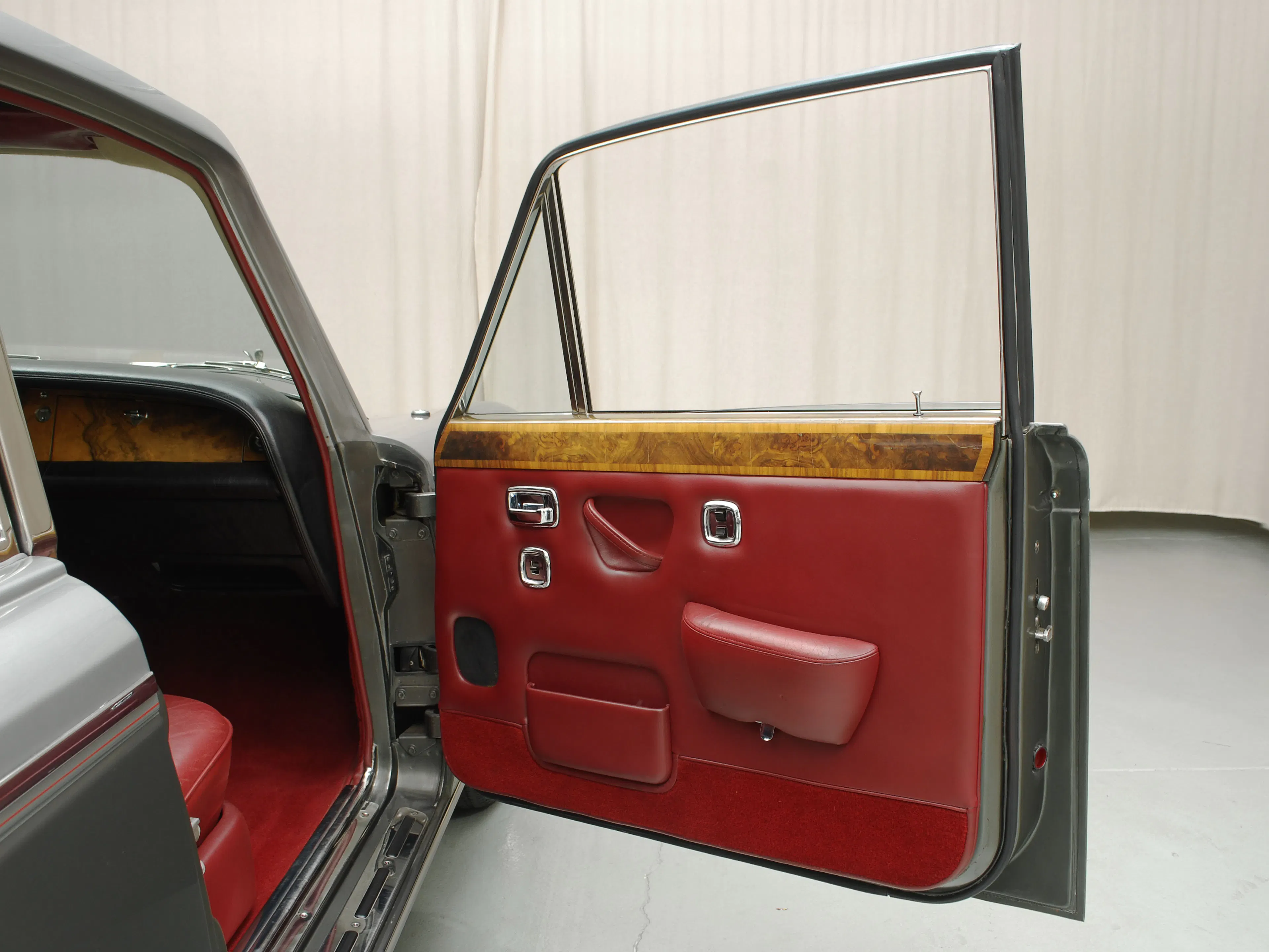 1971 Rolls-Royce Silver Shadow Standard Steel 4dr Sedan Courtesy of Hyman Ltd.