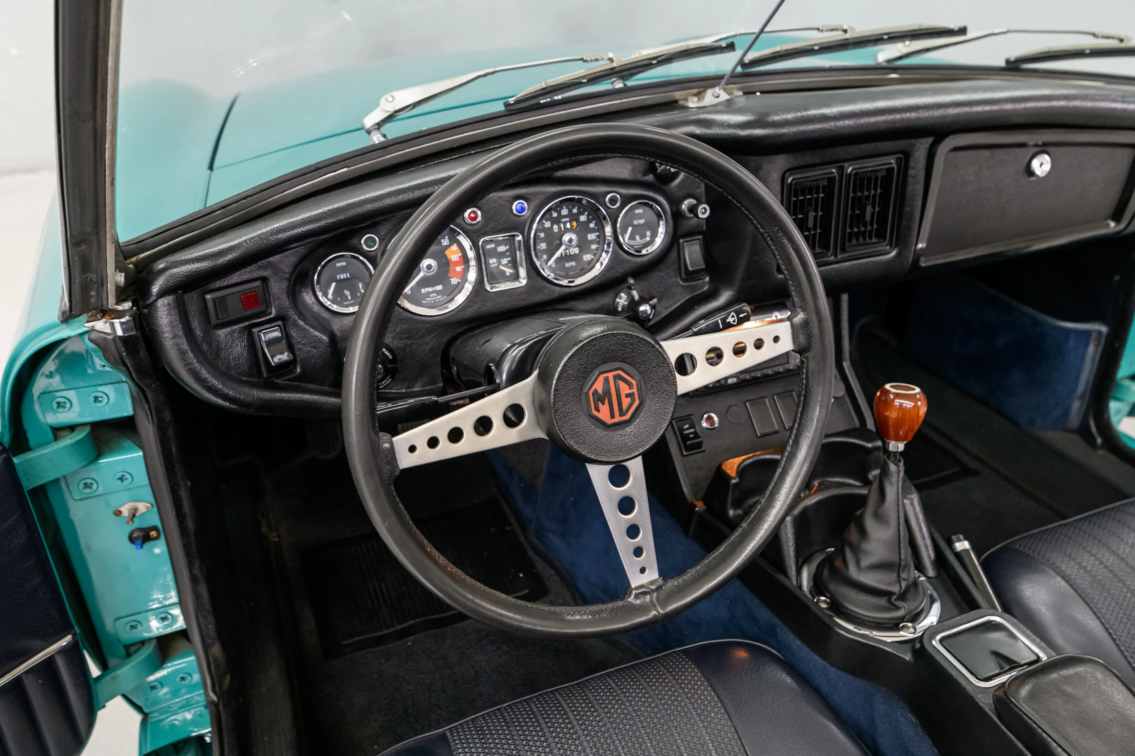 1972 MG MGB Mk III 2dr Roadster Courtesy of AutoBarn Classic Cars