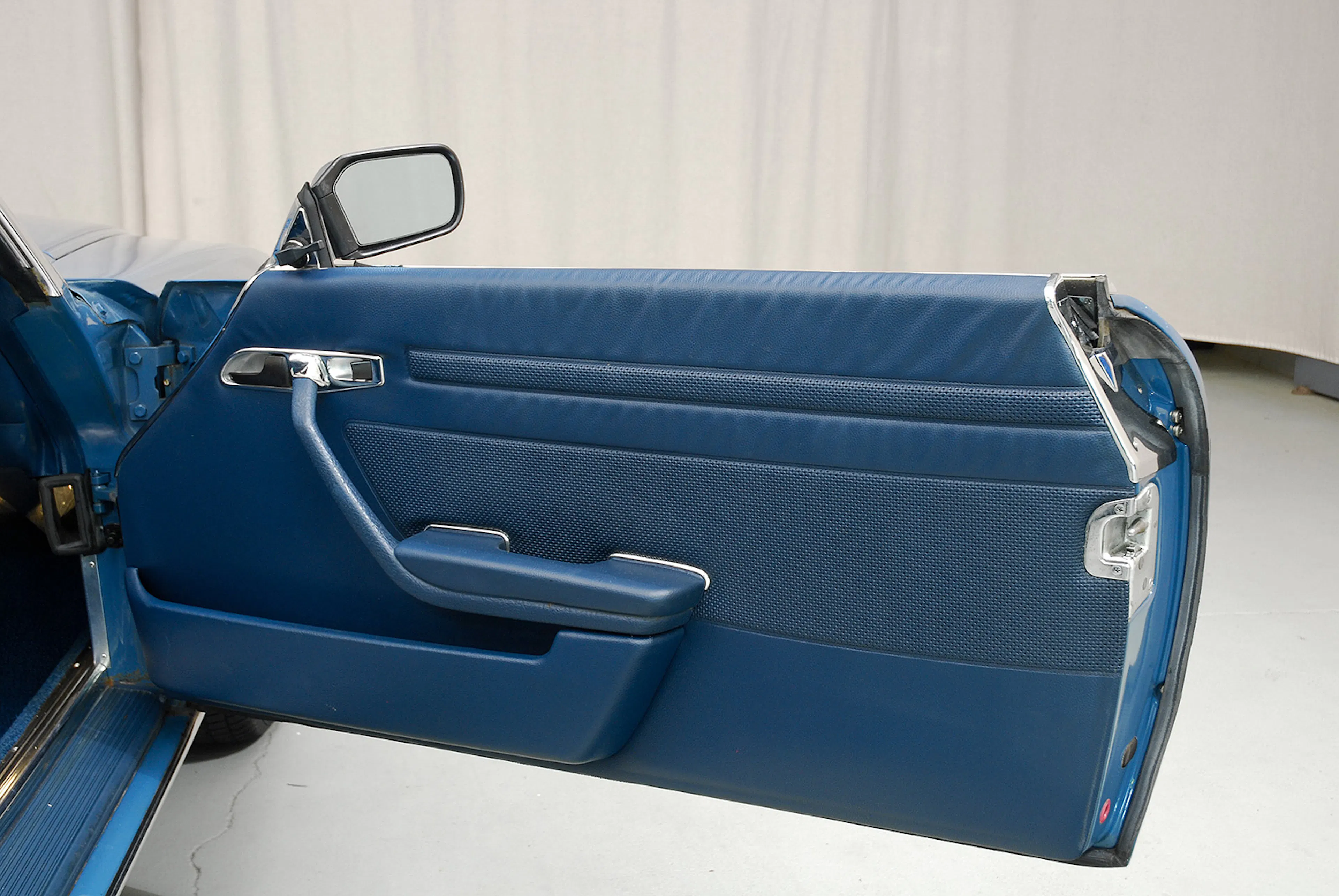 1974 Mercedes-Benz 450SL 2dr Roadster Courtesy of Hyman Ltd.