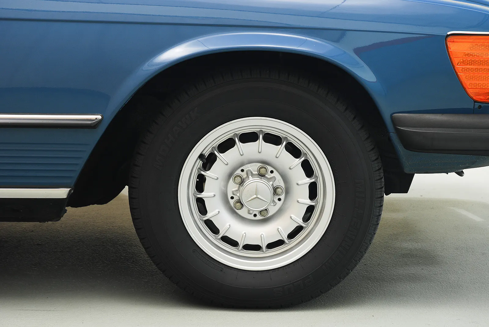 1974 Mercedes-Benz 450SL 2dr Roadster Courtesy of Hyman Ltd.