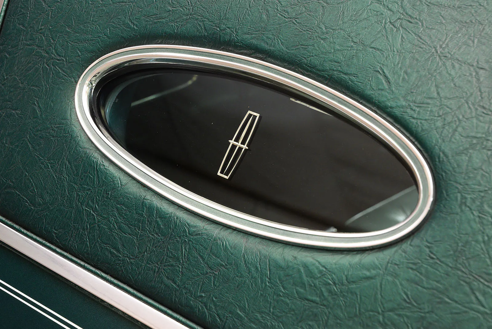1976 Lincoln Continental Mk IV 2dr Coupe Courtesy of Hyman Ltd.