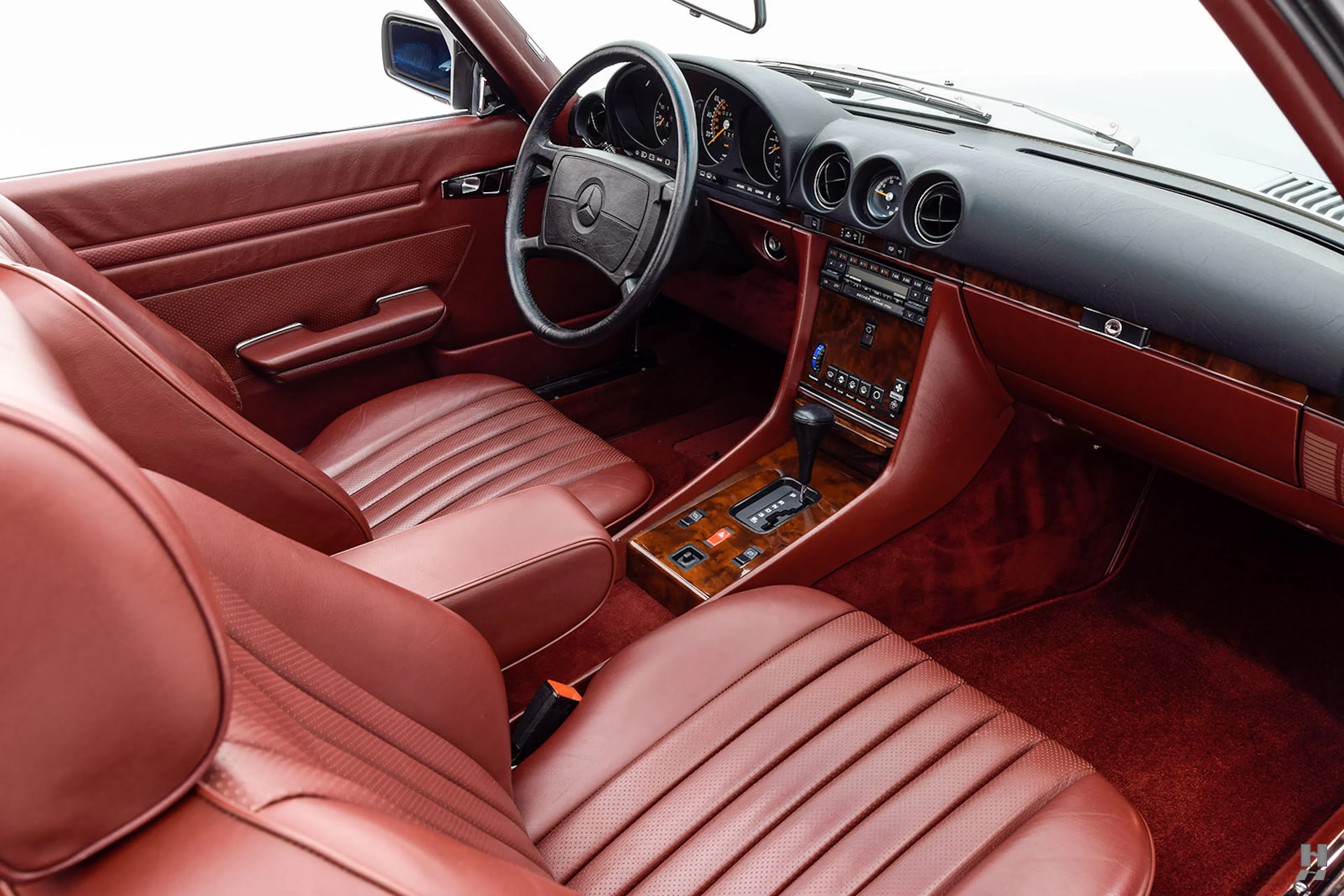 1986 Mercedes-Benz 560SL 2dr Roadster Courtesy of Hyman Ltd.