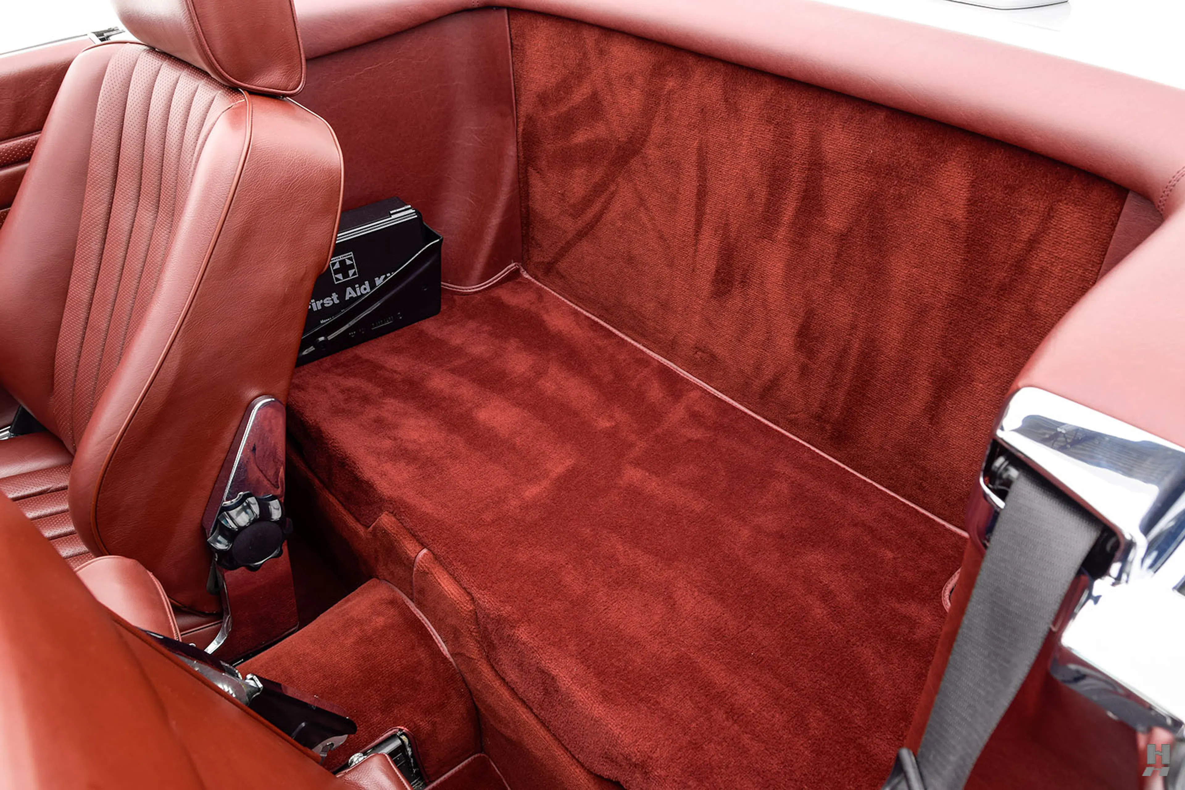 1986 Mercedes-Benz 560SL 2dr Roadster Courtesy of Hyman Ltd.
