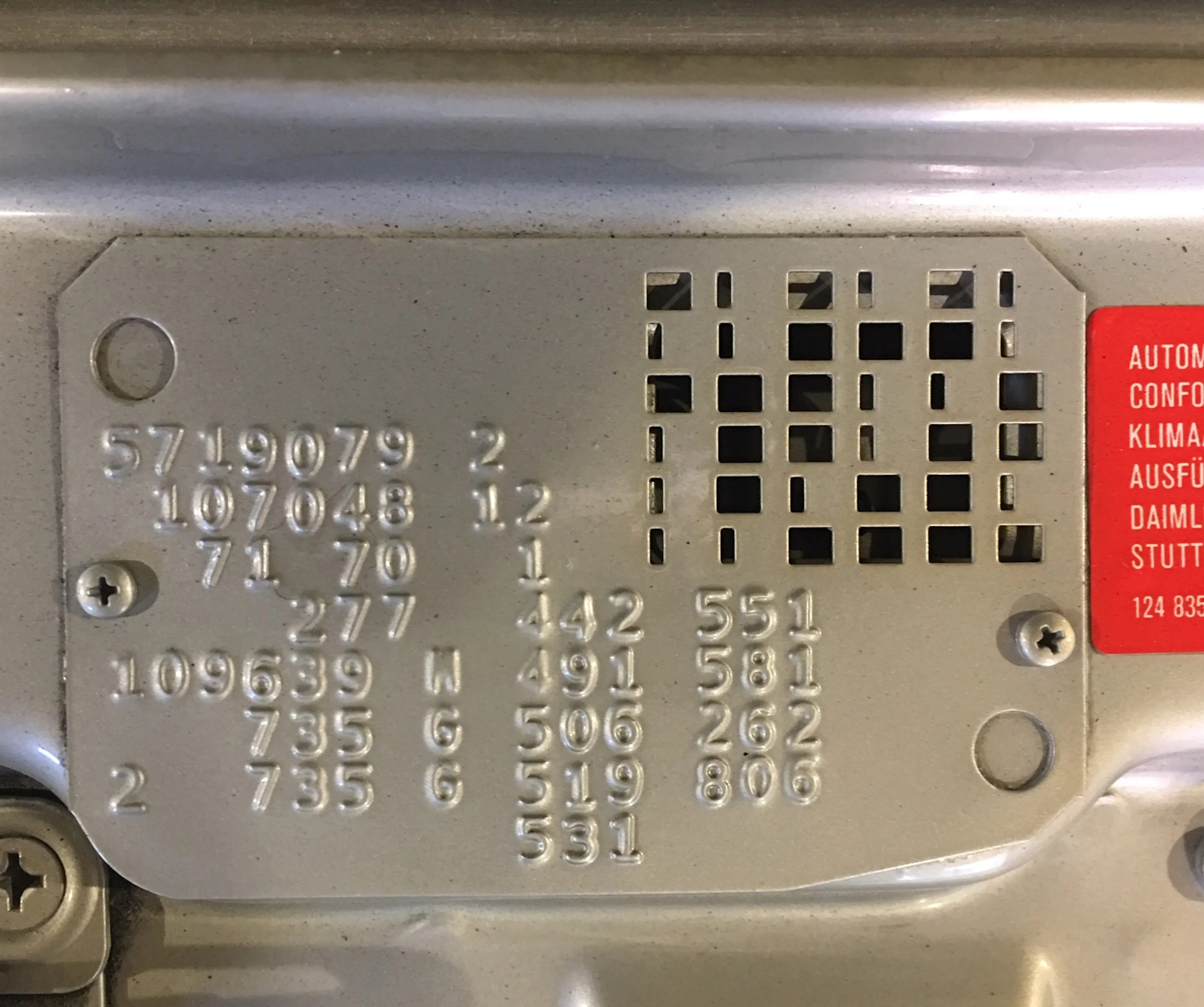 1986 Mercedes-Benz 560SL 2dr Roadster Courtesy of Hyman Ltd.
