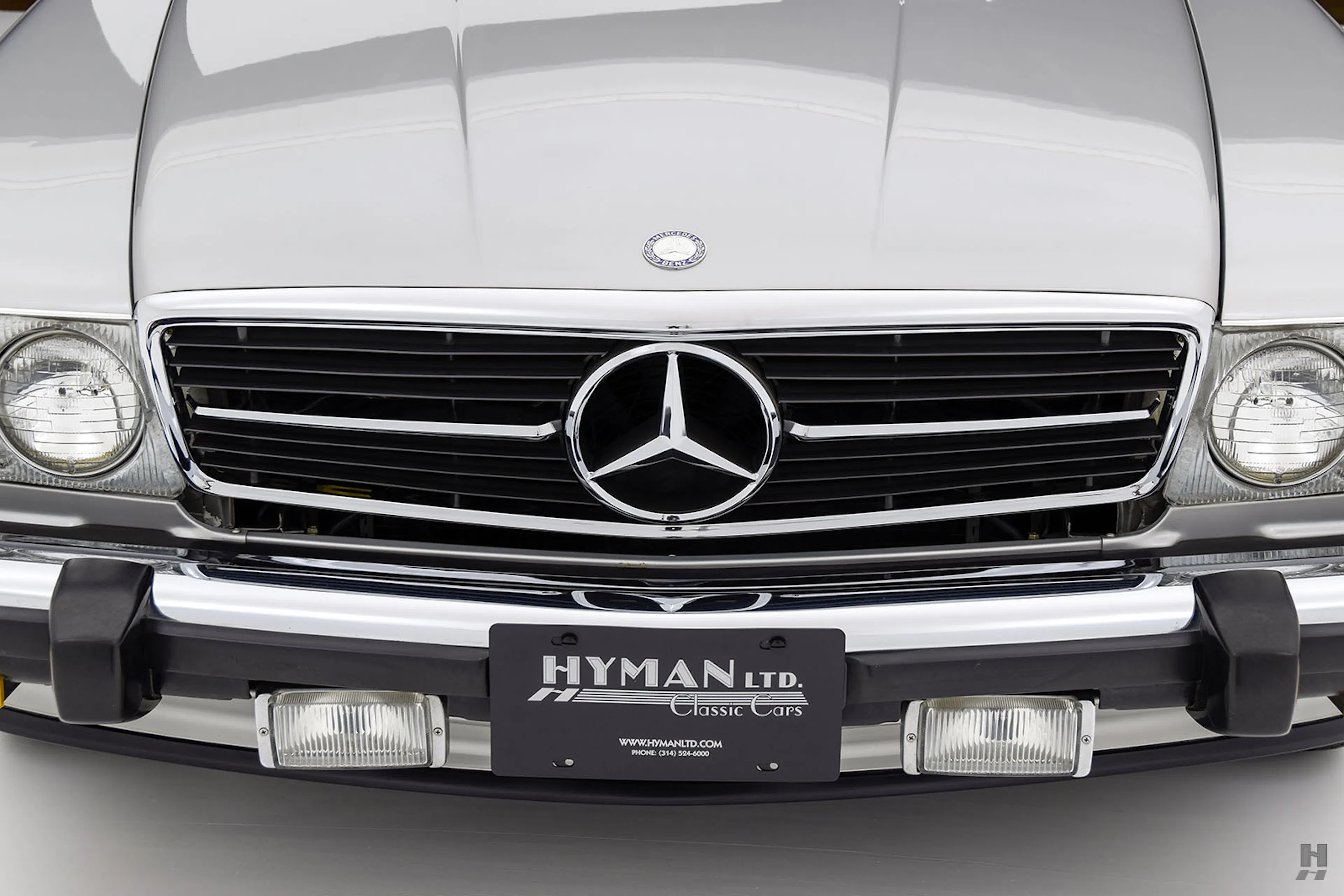 1986 Mercedes-Benz 560SL 2dr Roadster Courtesy of Hyman Ltd.