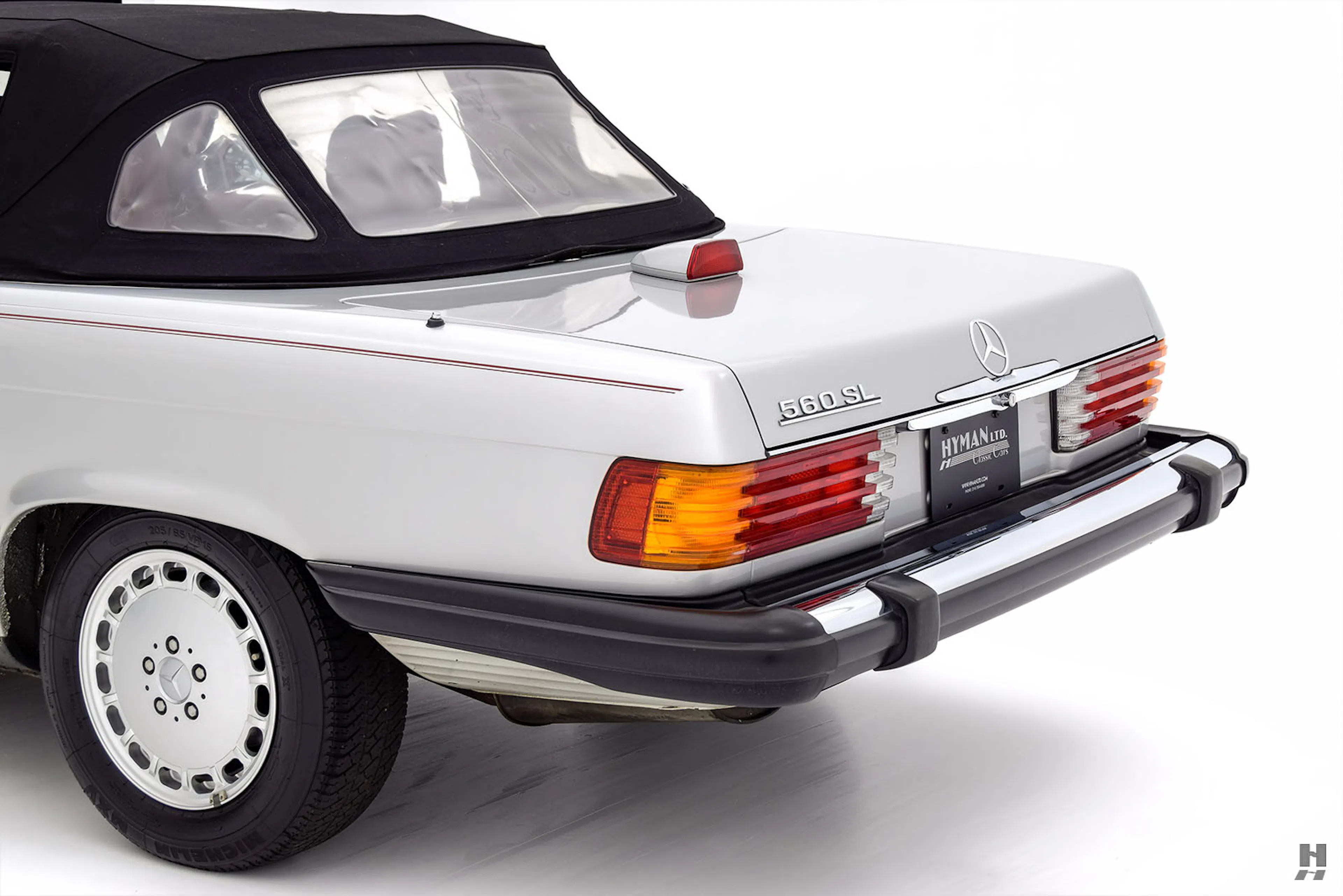 1986 Mercedes-Benz 560SL 2dr Roadster Courtesy of Hyman Ltd.
