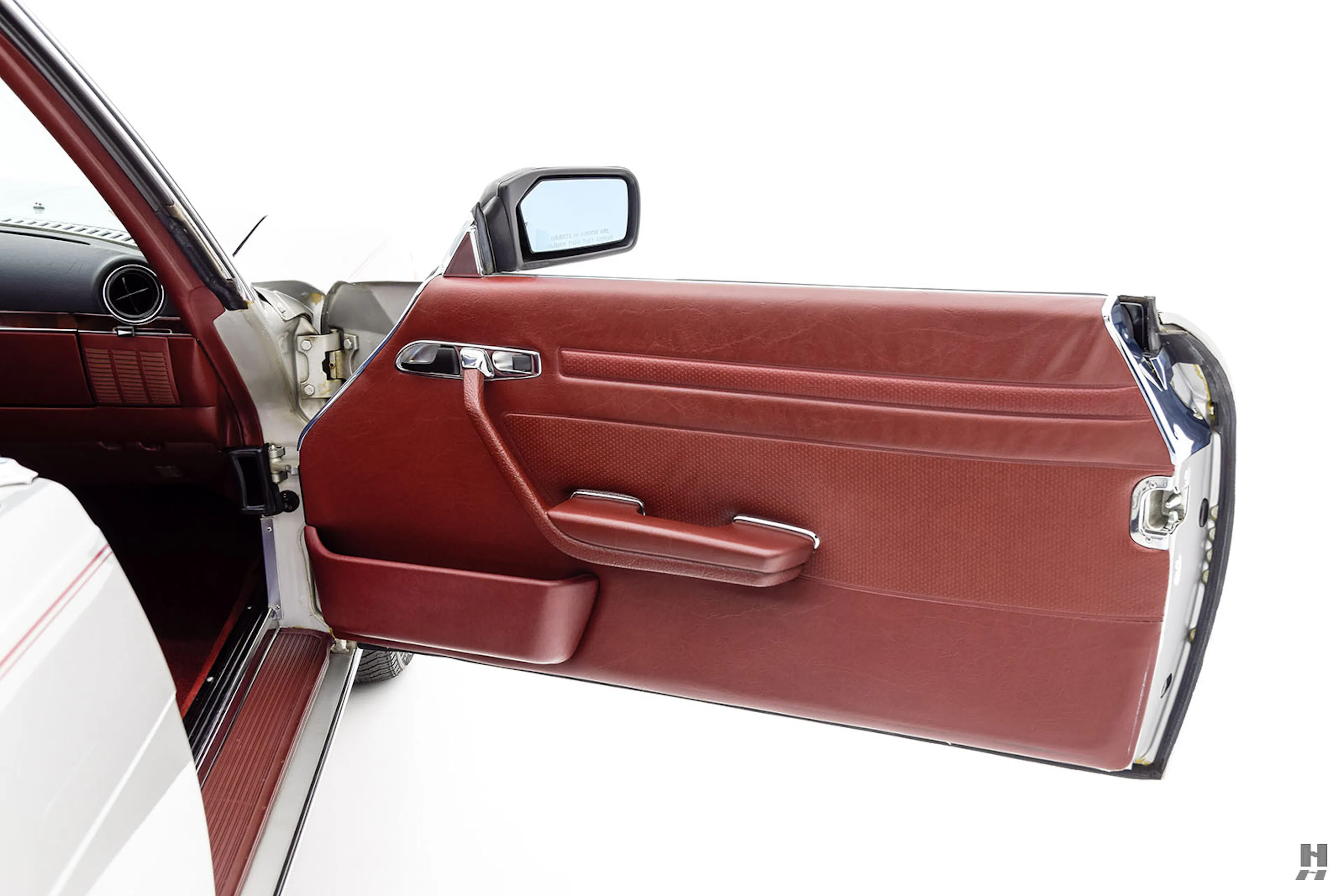 1986 Mercedes-Benz 560SL 2dr Roadster Courtesy of Hyman Ltd.