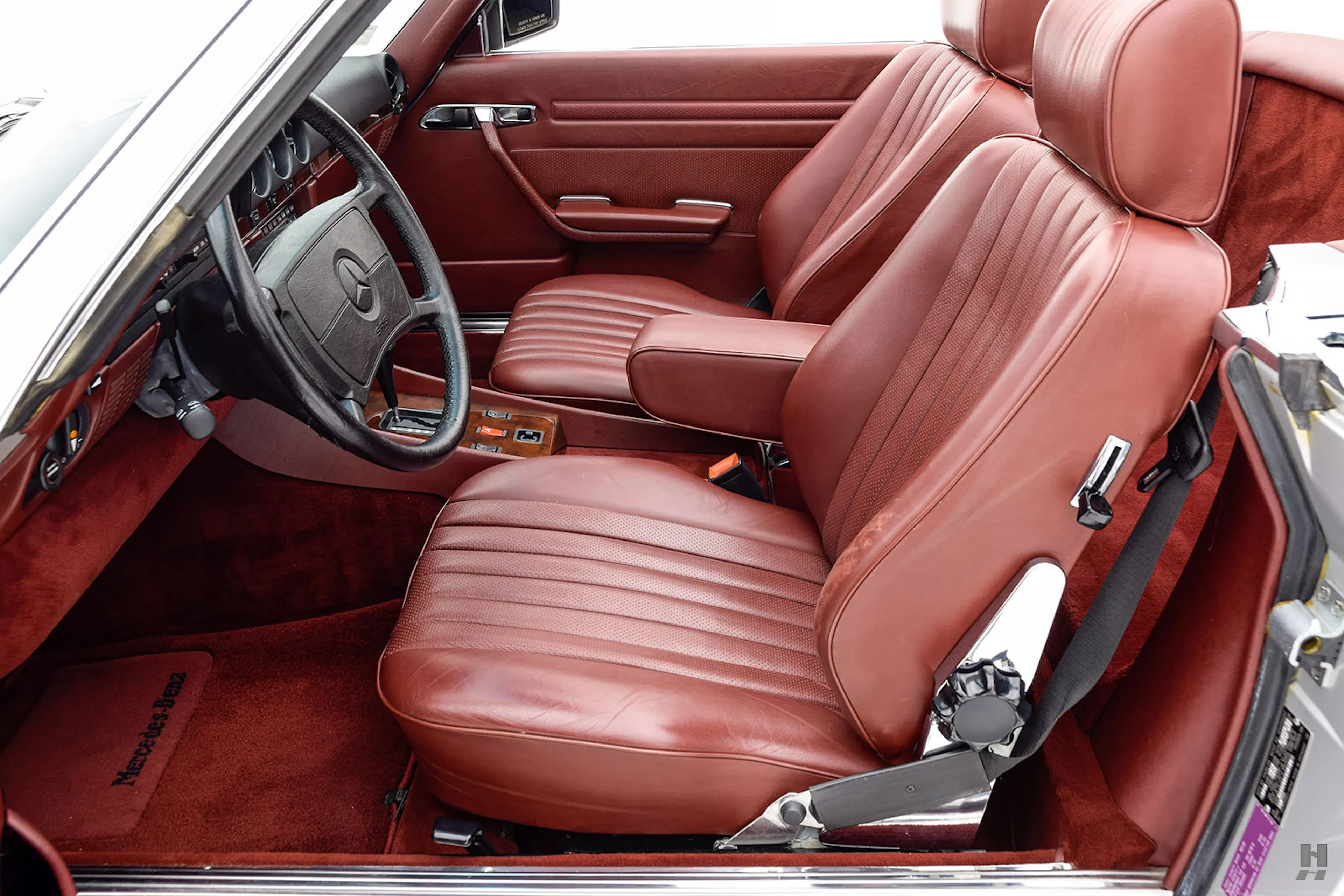 1986 Mercedes-Benz 560SL 2dr Roadster Courtesy of Hyman Ltd.