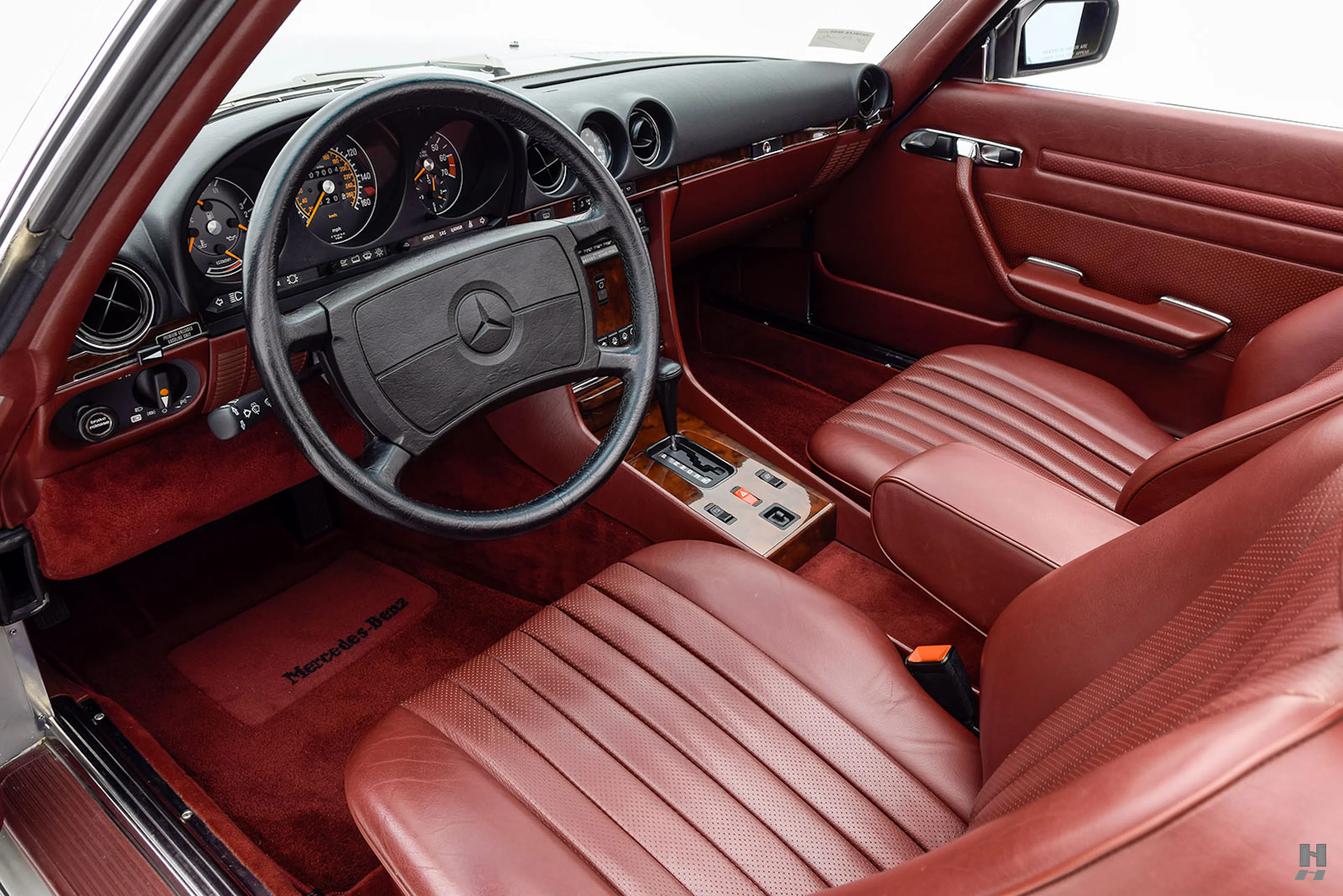 1986 Mercedes-Benz 560SL 2dr Roadster Courtesy of Hyman Ltd.