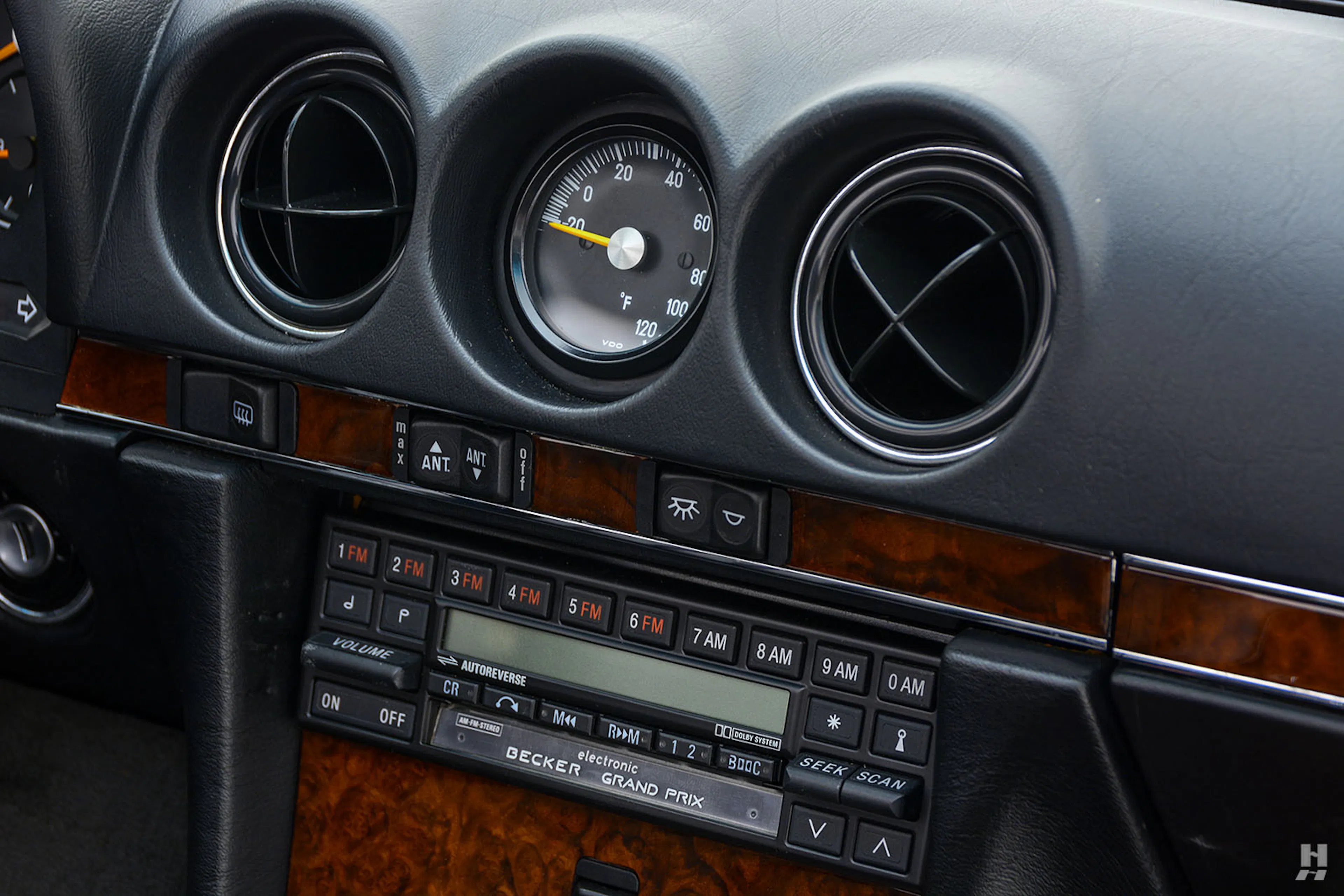 1989 Mercedes-Benz 560SL 2dr Roadster Courtesy of Hyman Ltd.