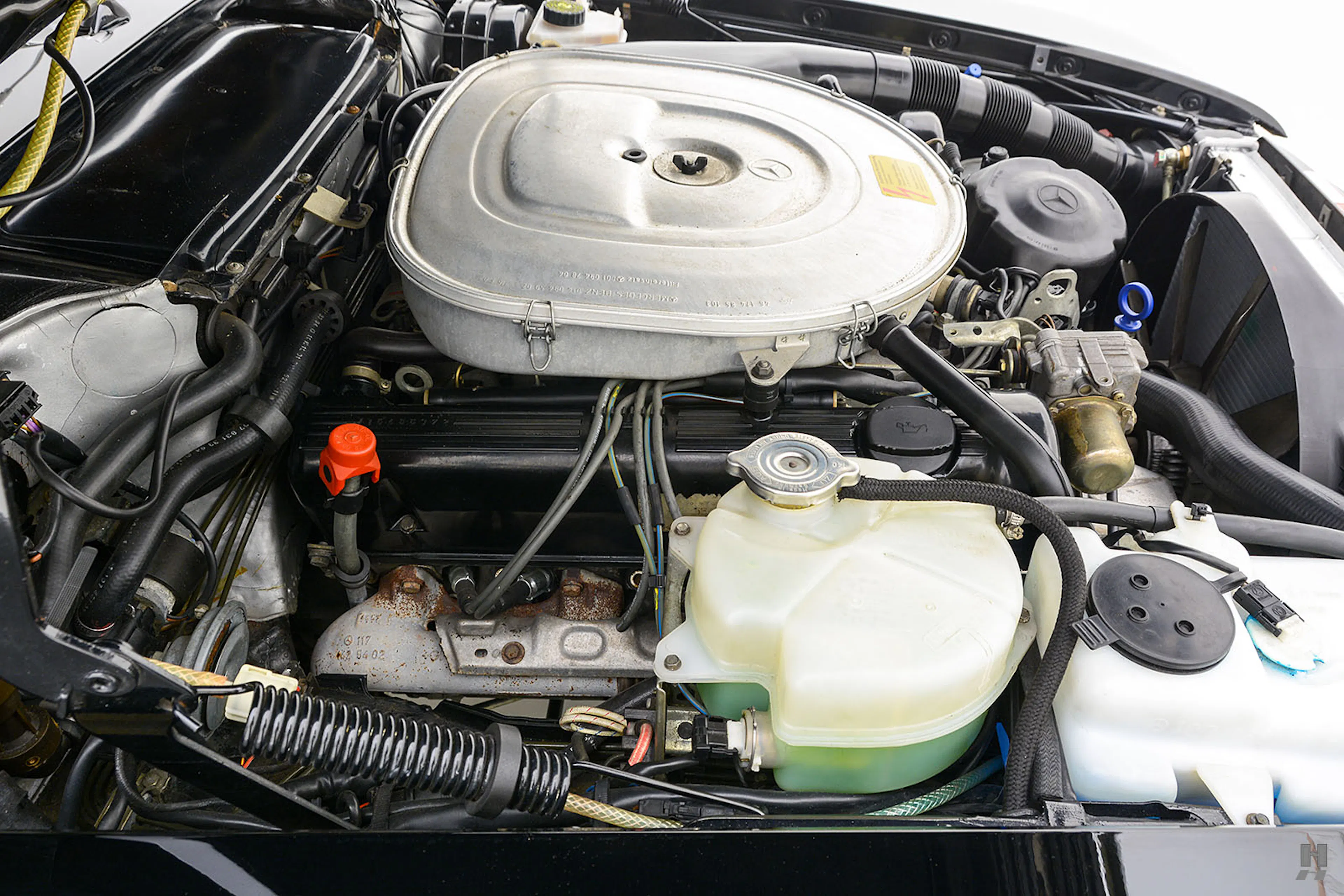1989 Mercedes-Benz 560SL 2dr Roadster Courtesy of Hyman Ltd.