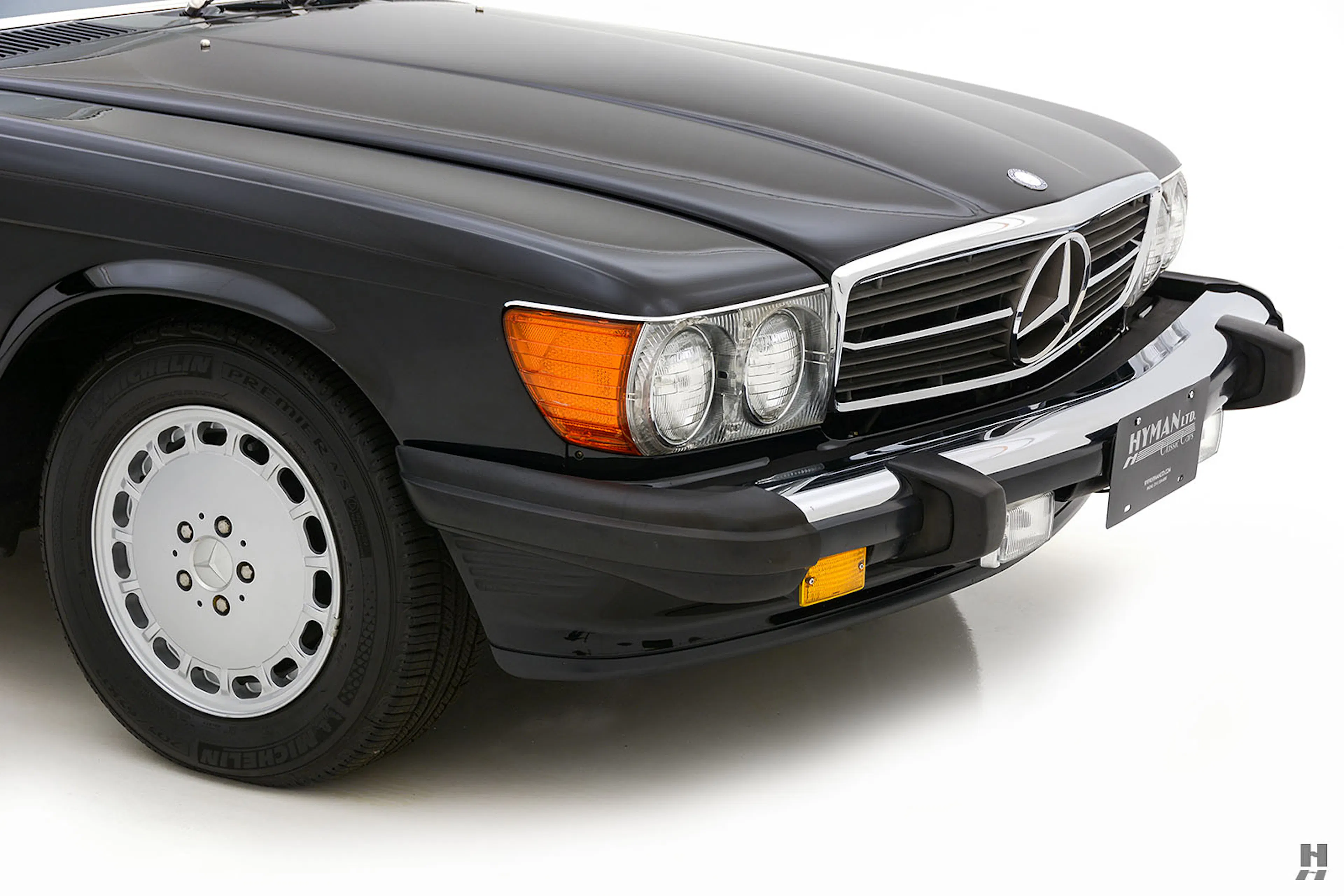 1989 Mercedes-Benz 560SL 2dr Roadster Courtesy of Hyman Ltd.