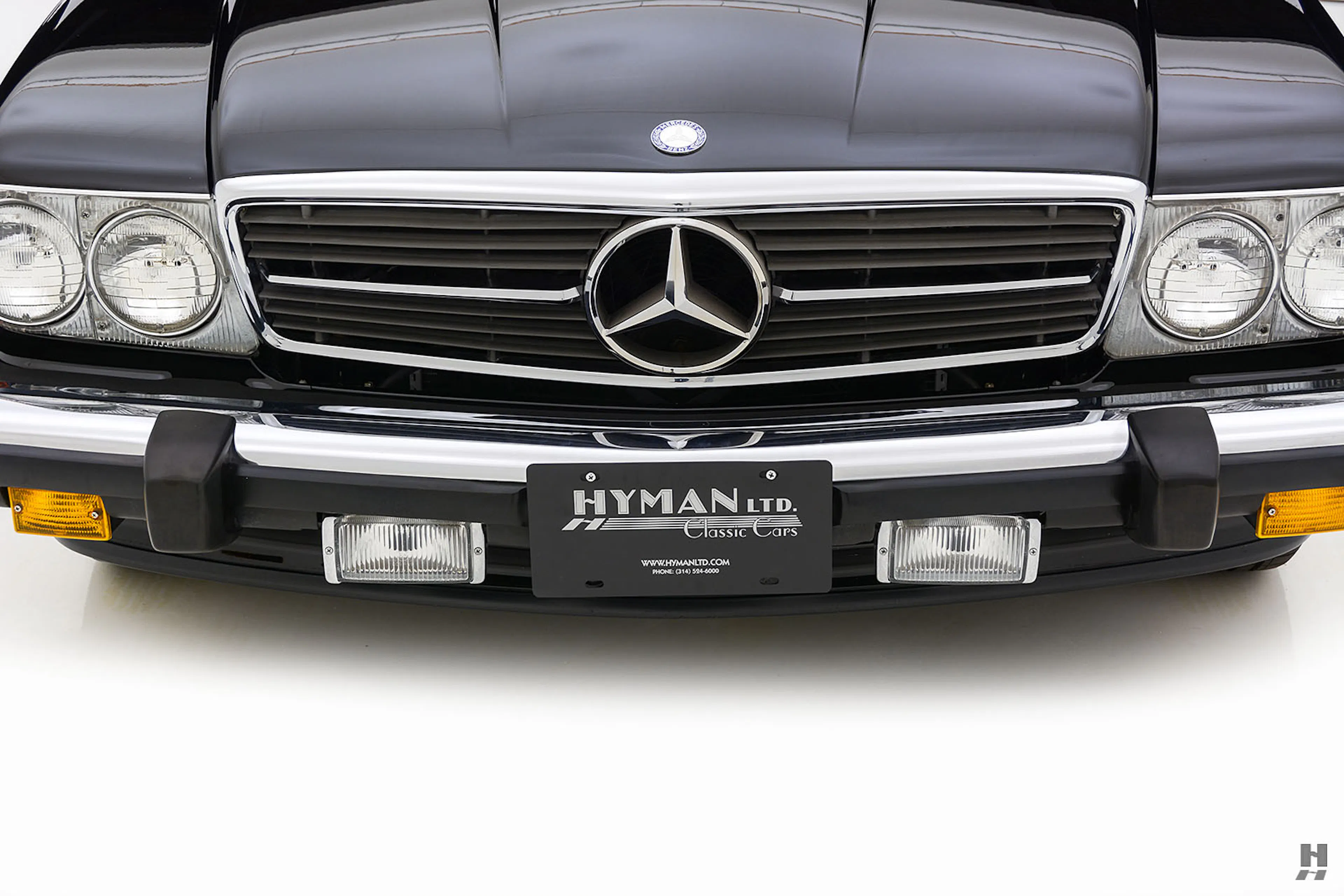 1989 Mercedes-Benz 560SL 2dr Roadster Courtesy of Hyman Ltd.