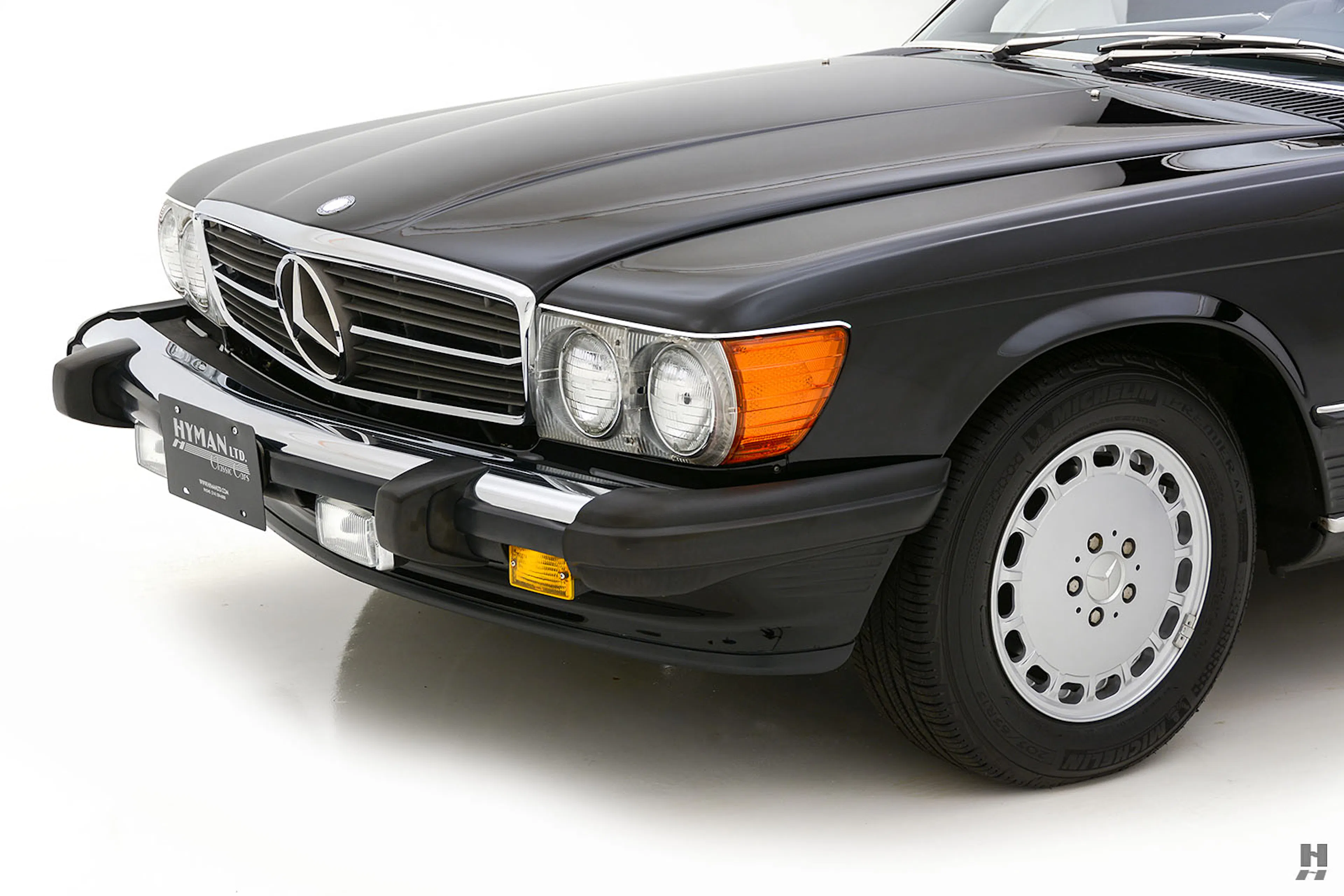 1989 Mercedes-Benz 560SL 2dr Roadster Courtesy of Hyman Ltd.