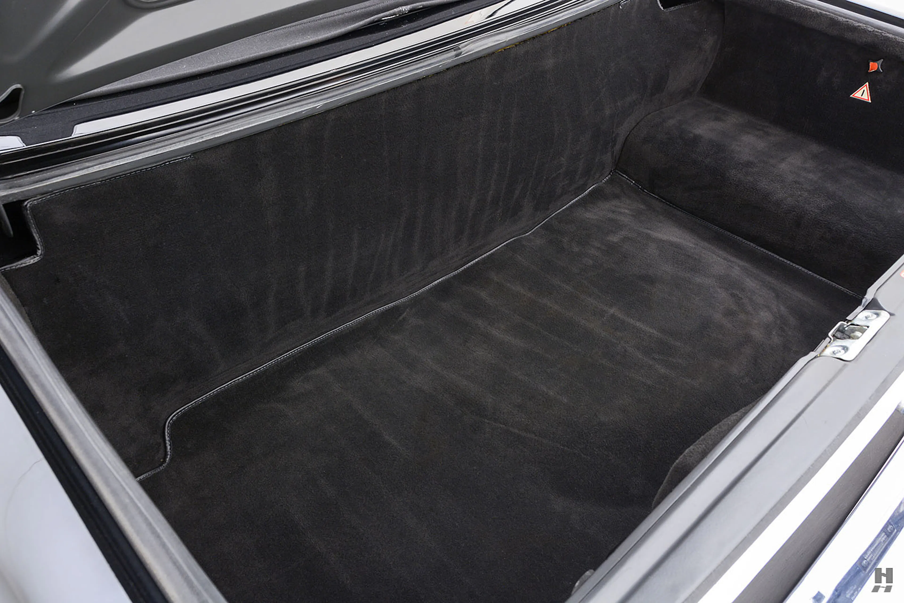1989 Mercedes-Benz 560SL 2dr Roadster Courtesy of Hyman Ltd.