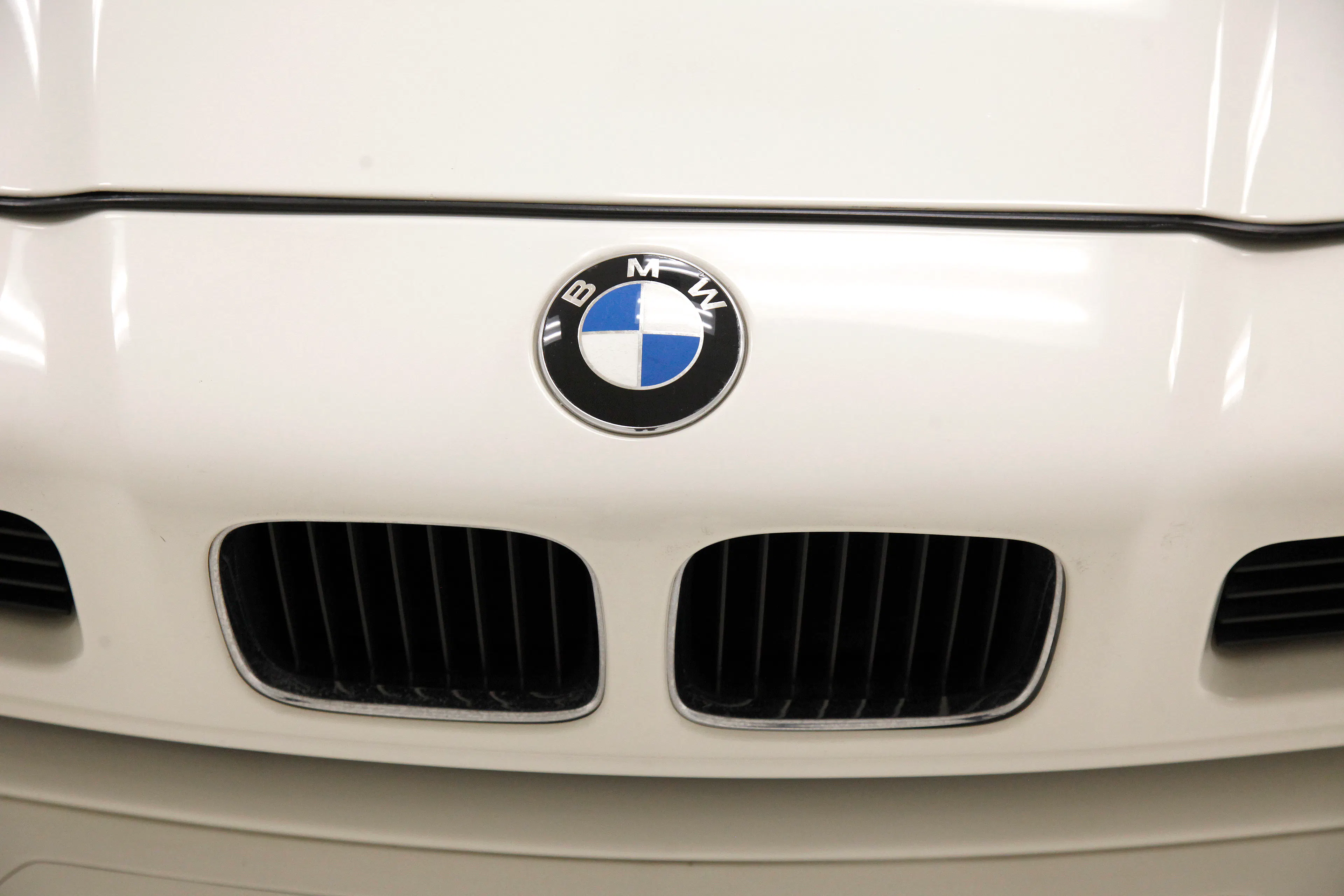 1993 BMW 850Ci coupe courtesy Classic Auto Mall
