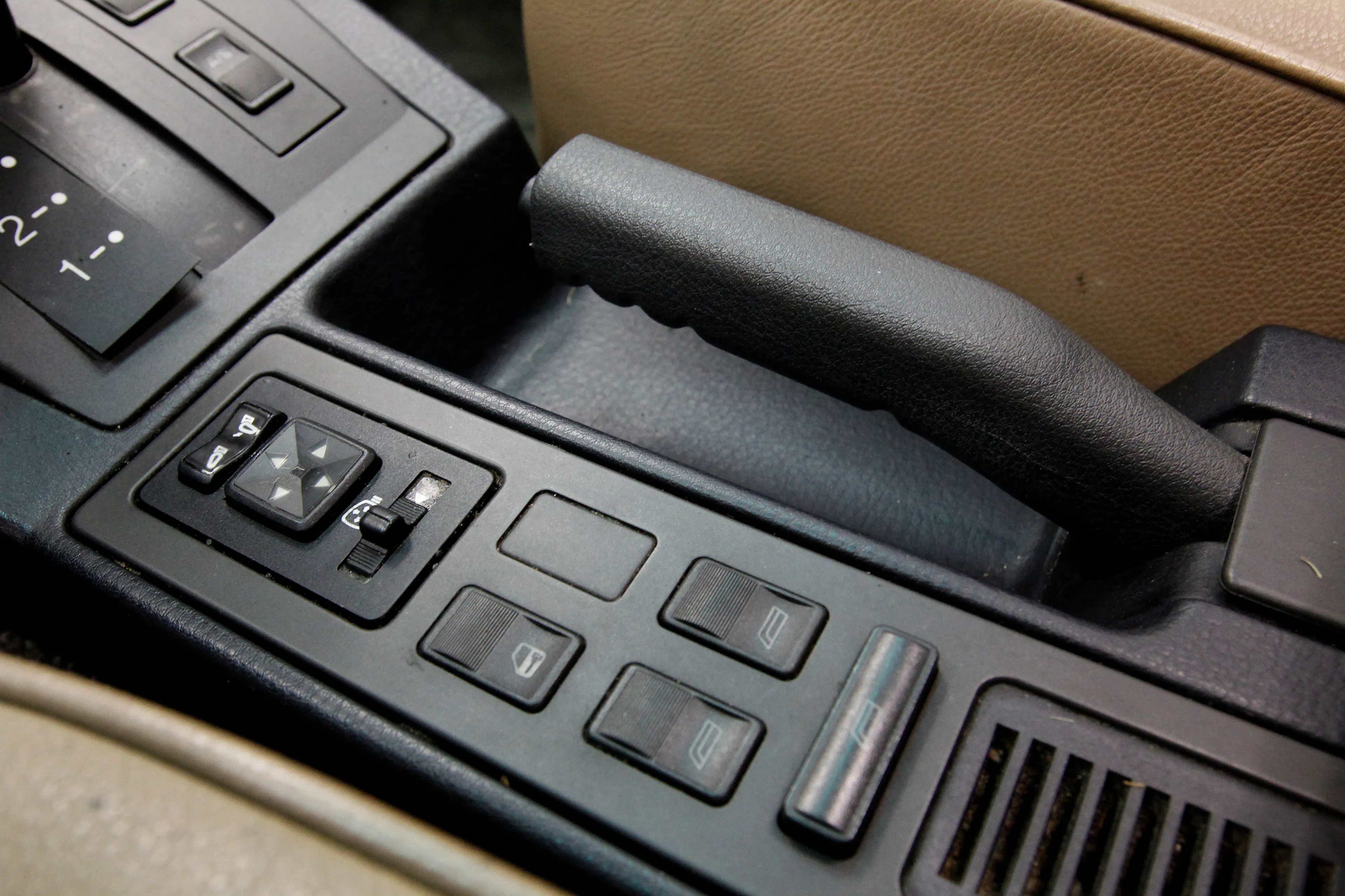 1995 Alfa Romeo 164 LS sedan courtesy Classic Auto Mall