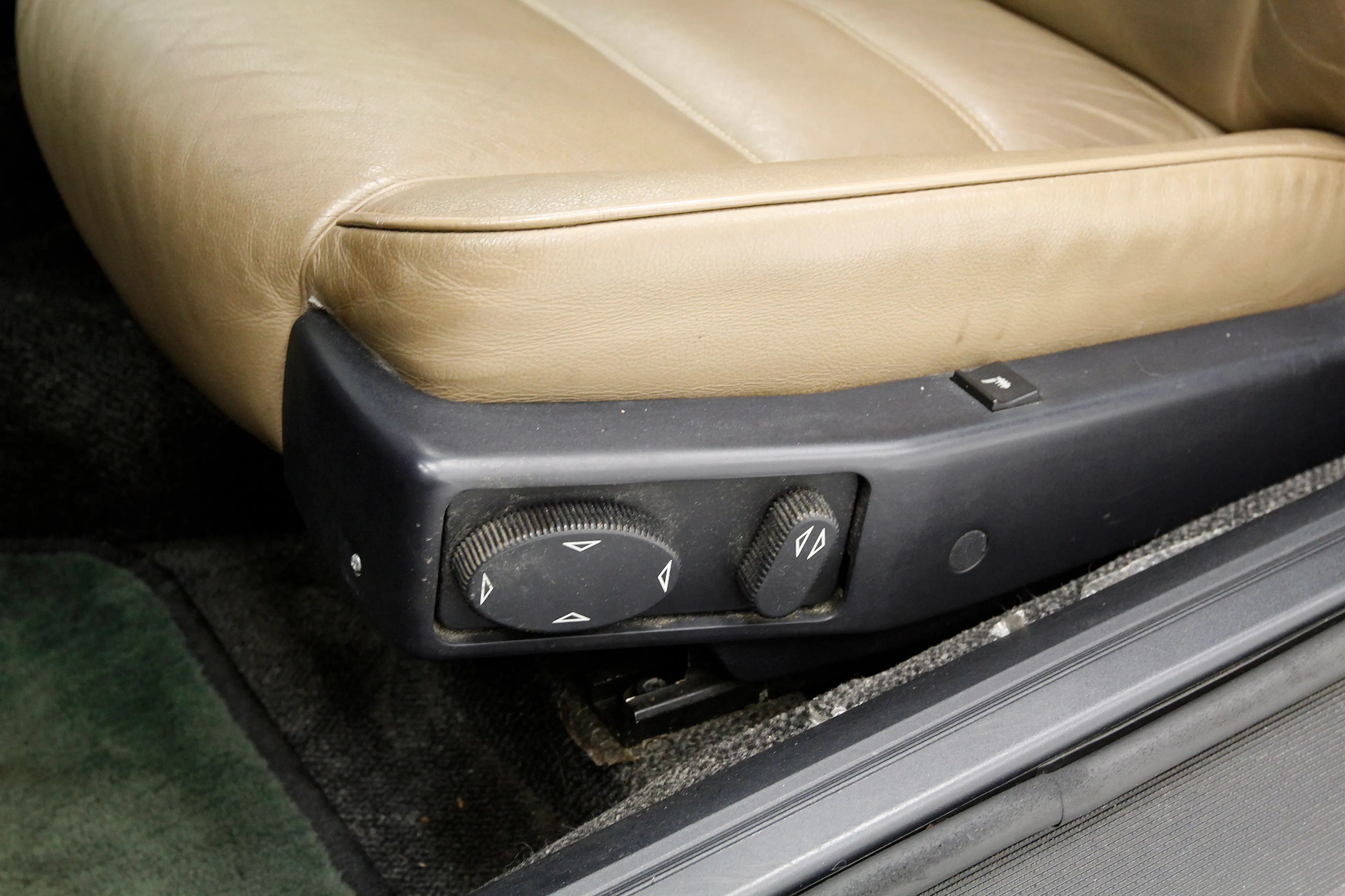 1995 Alfa Romeo 164 LS sedan courtesy Classic Auto Mall