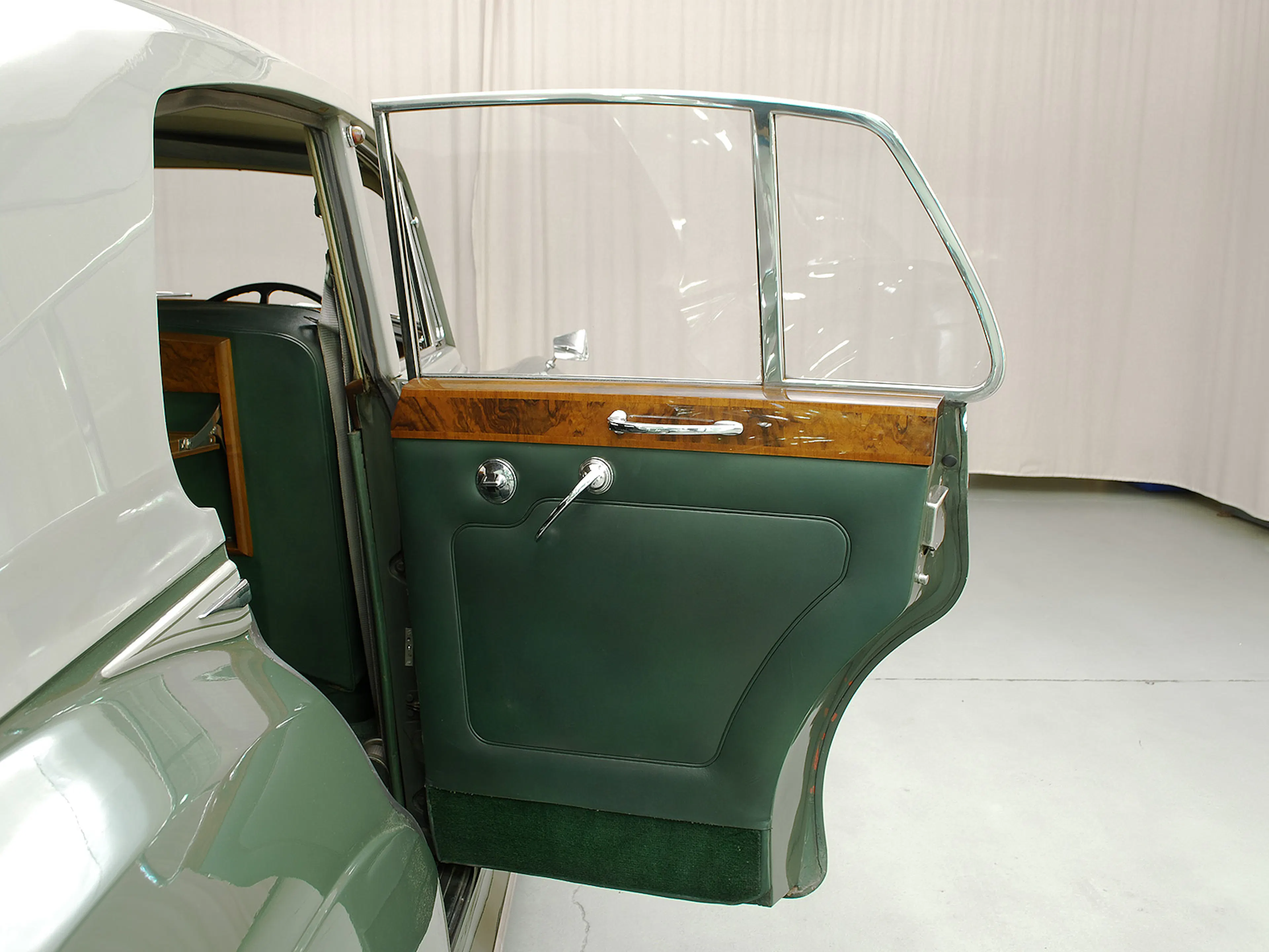 1964 Bentley S3 4dr Sedan Courtesy of Hyman Ltd.
