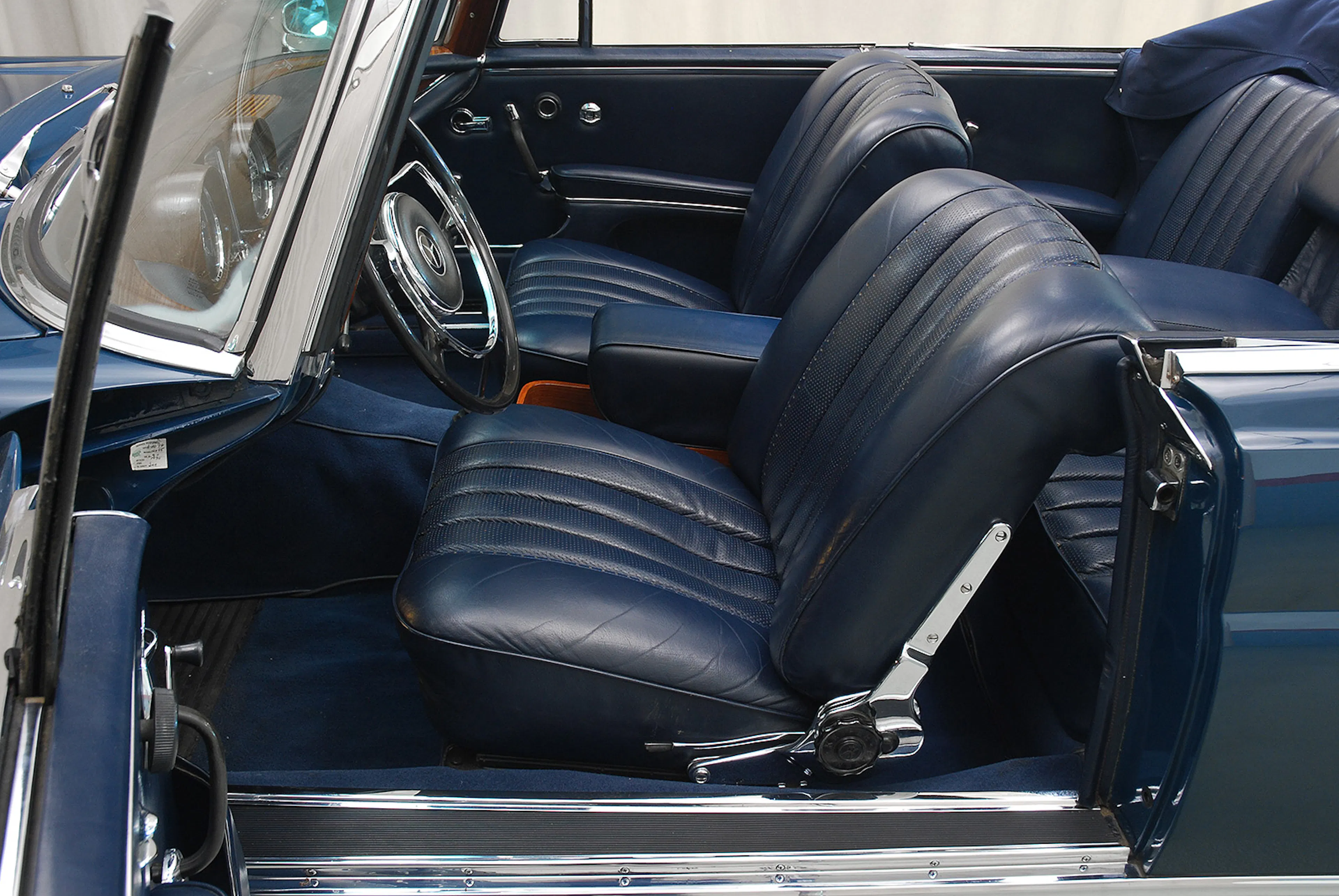 1964 Mercedes-Benz 220SEb 2dr Cabriolet Courtesy of Hyman Ltd.