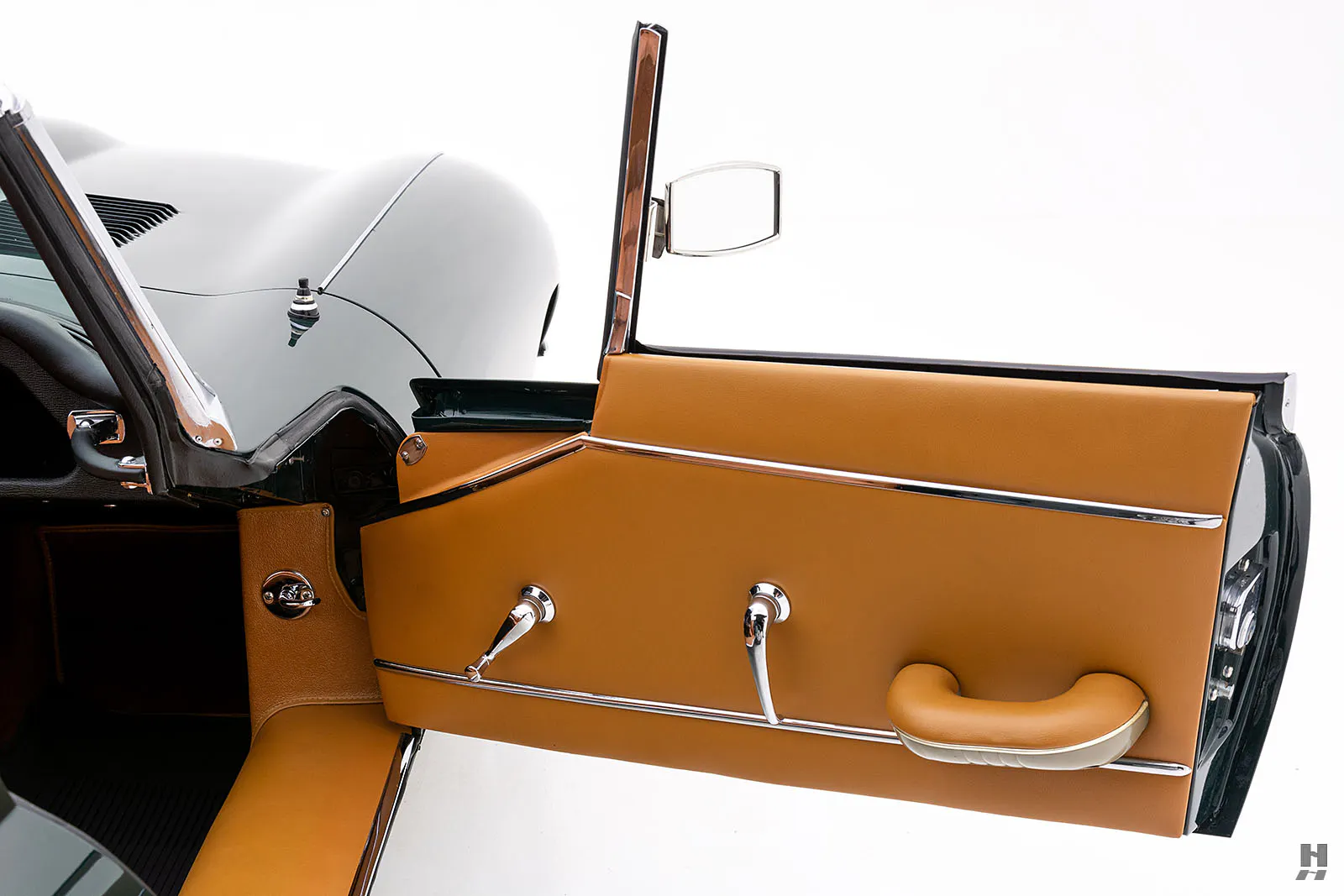 1965 Jaguar E-Type SI 4.2 2dr Roadster Courtesy of Hyman Ltd.