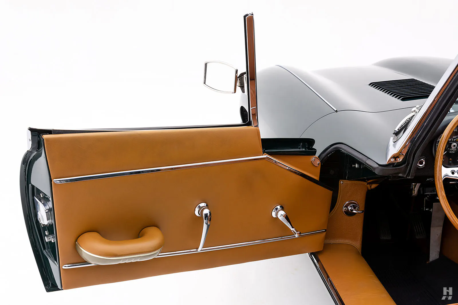 1965 Jaguar E-Type SI 4.2 2dr Roadster Courtesy of Hyman Ltd.