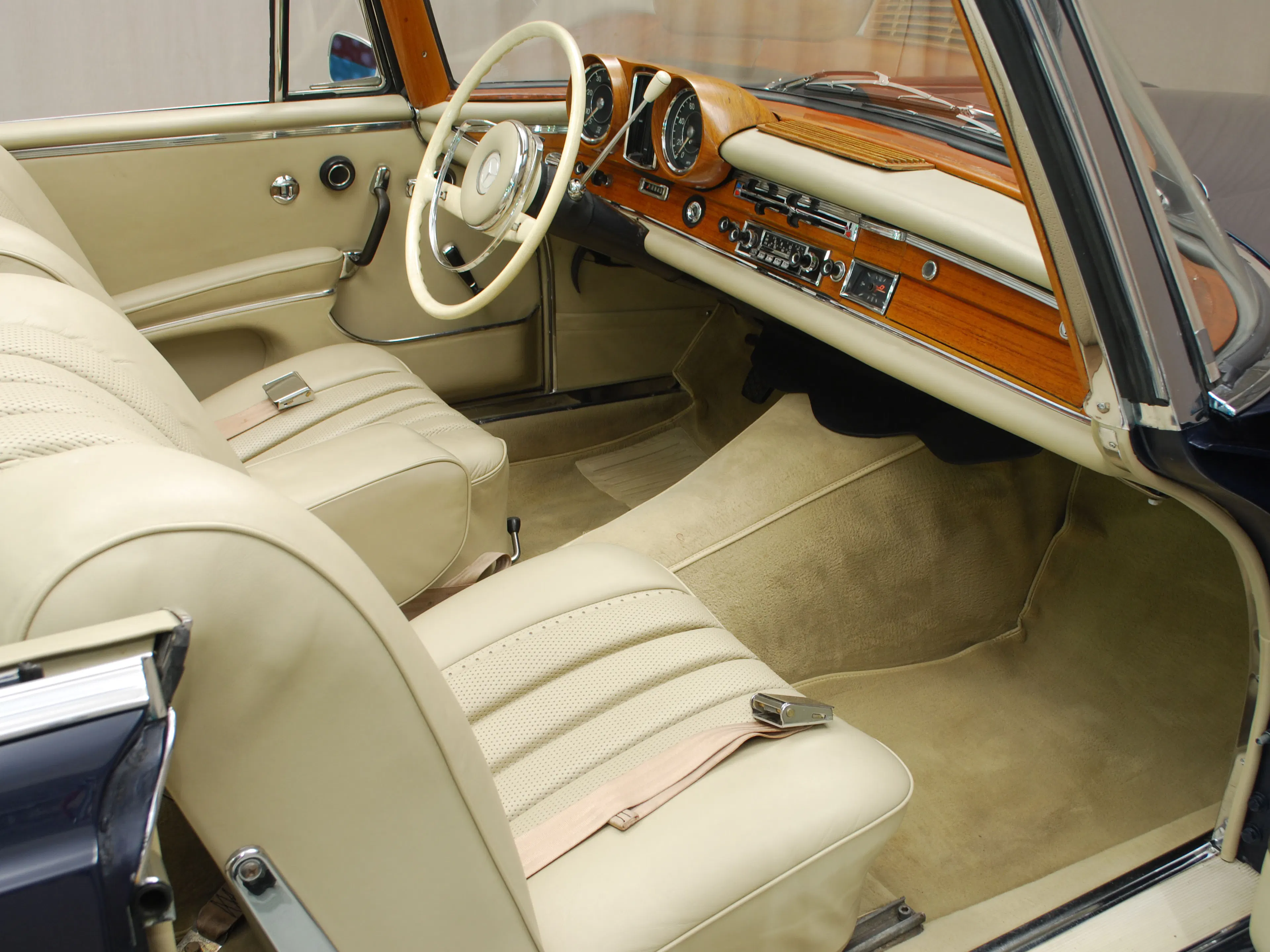 1965 Mercedes-Benz 220SEb 2dr Cabriolet Courtesy of Hyman Ltd.