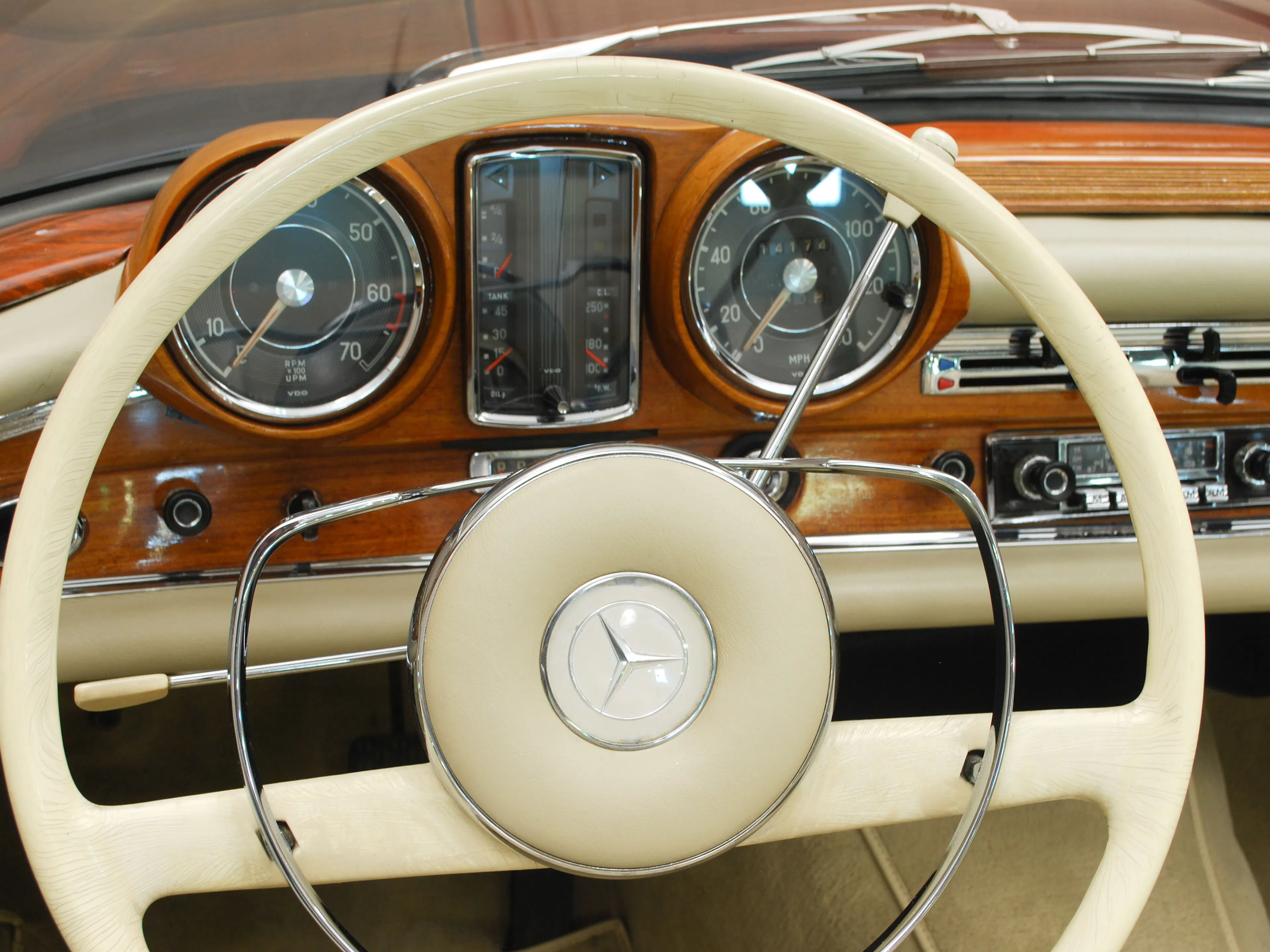 1965 Mercedes-Benz 220SEb 2dr Cabriolet Courtesy of Hyman Ltd.