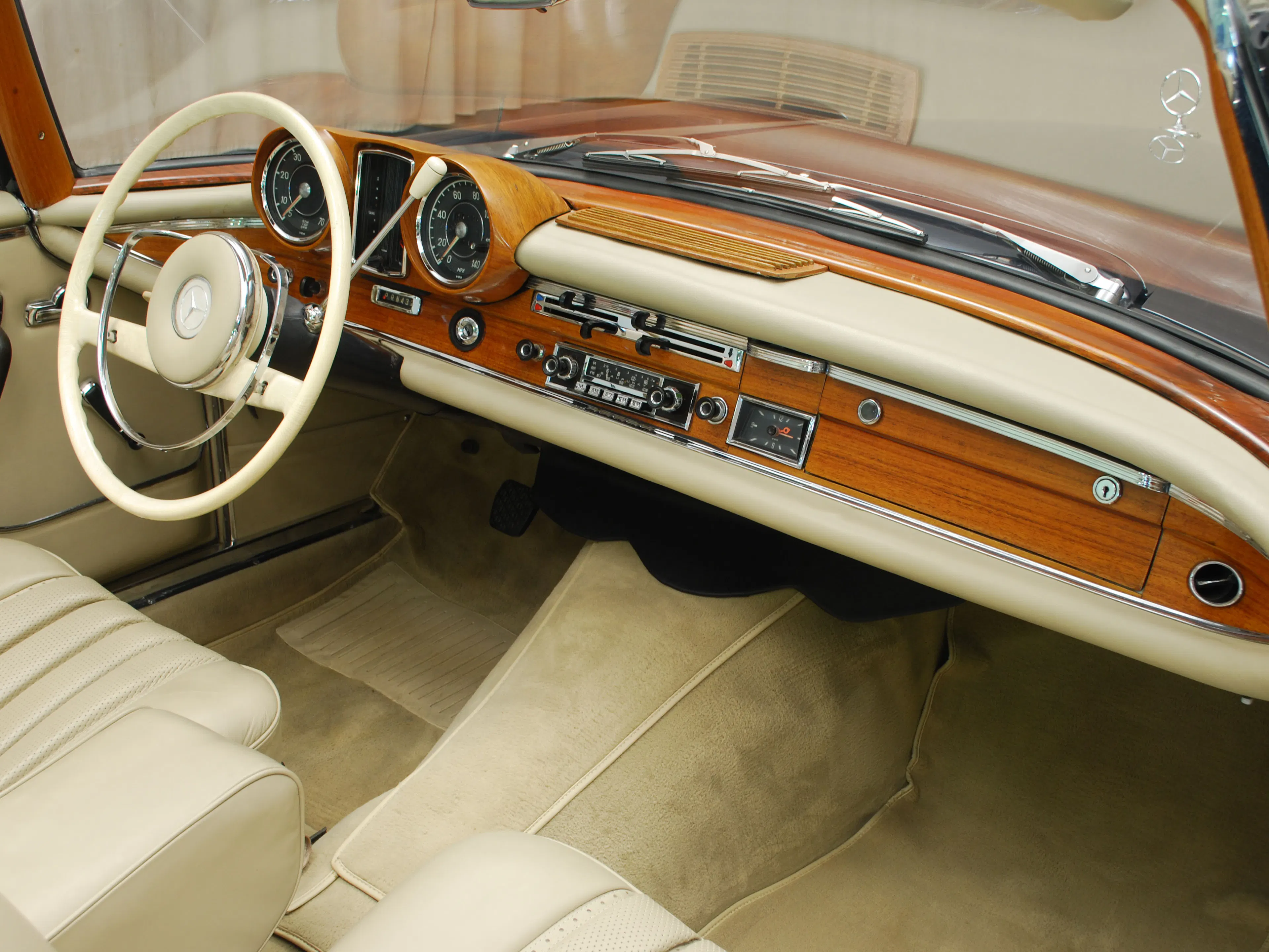 1965 Mercedes-Benz 220SEb 2dr Cabriolet Courtesy of Hyman Ltd.