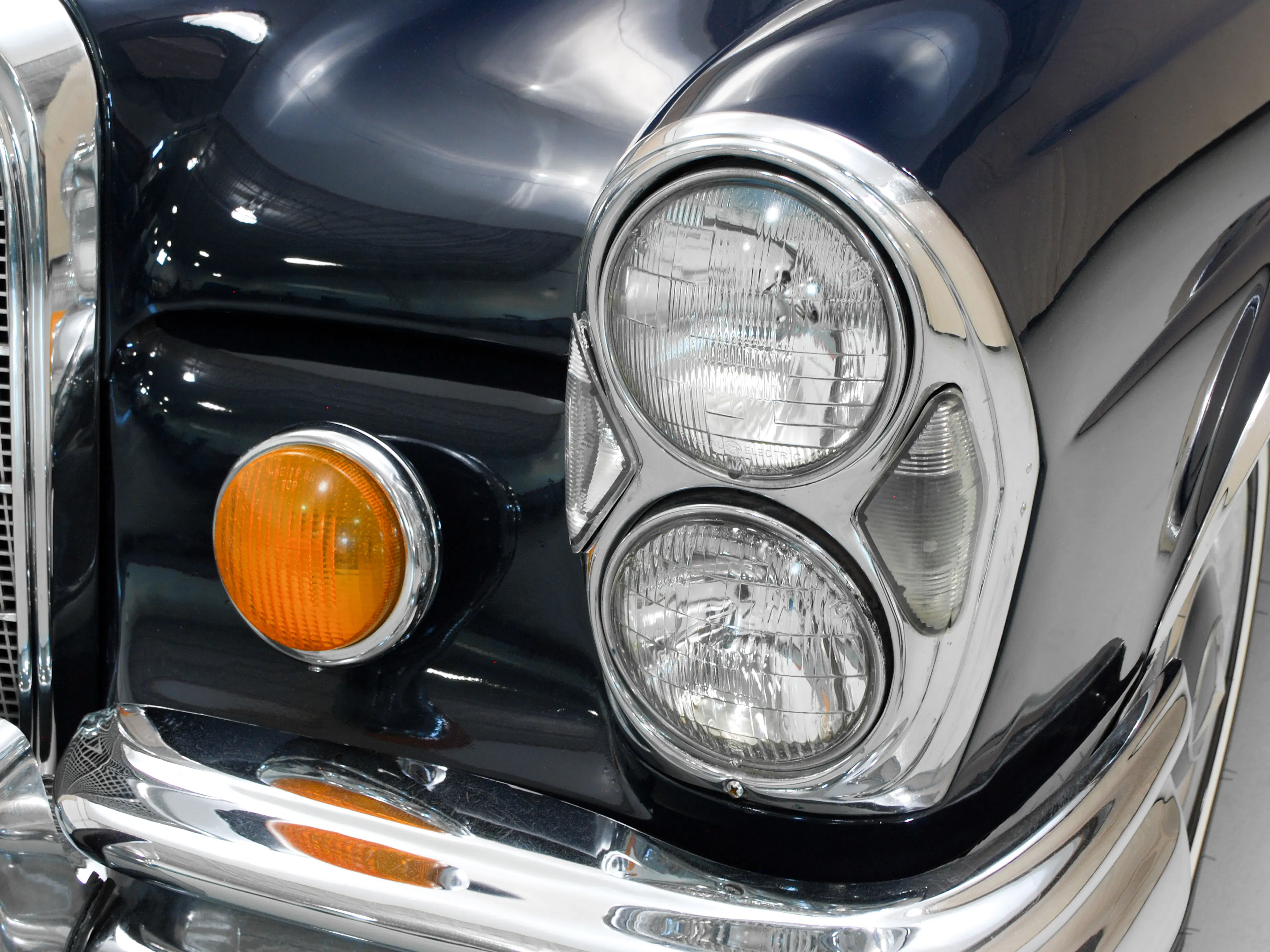 1965 Mercedes-Benz 220SEb 2dr Cabriolet Courtesy of Hyman Ltd.