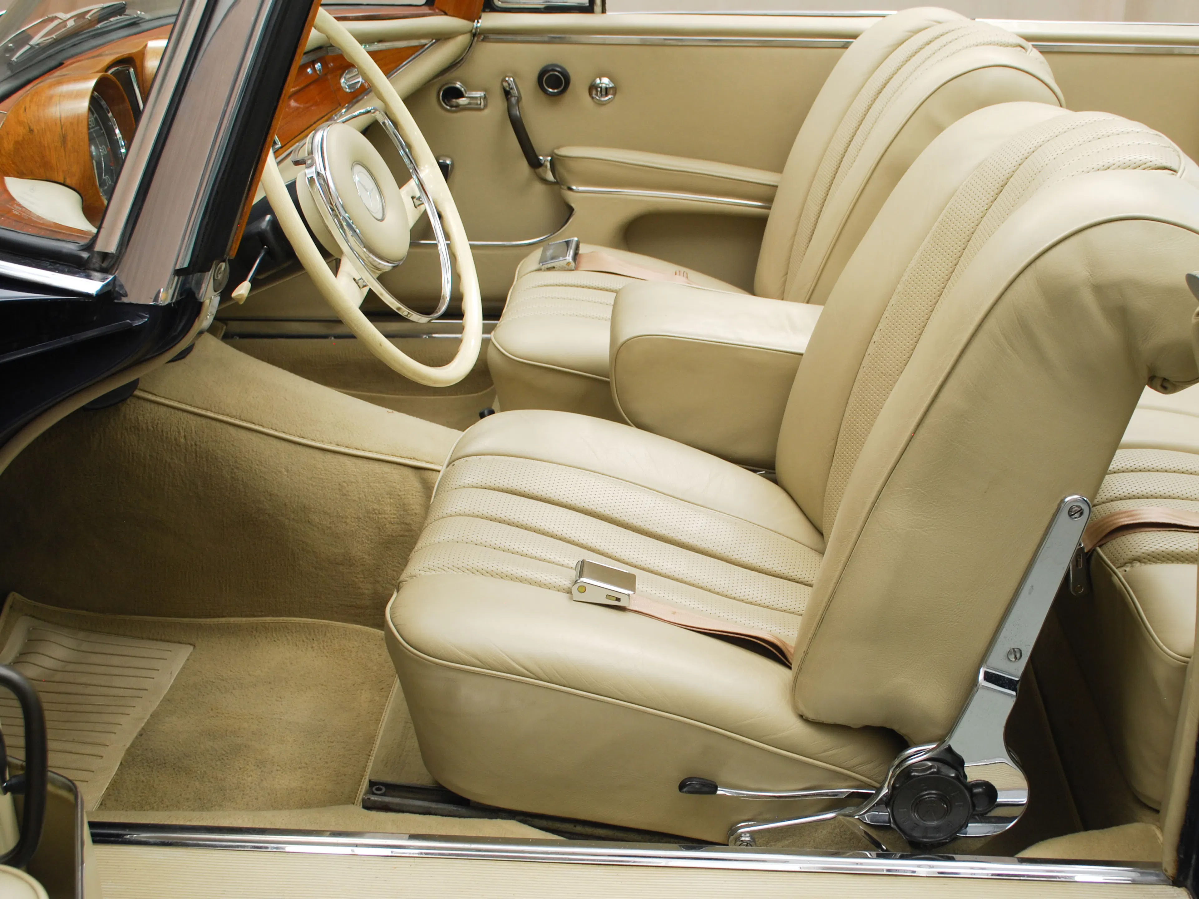 1965 Mercedes-Benz 220SEb 2dr Cabriolet Courtesy of Hyman Ltd.