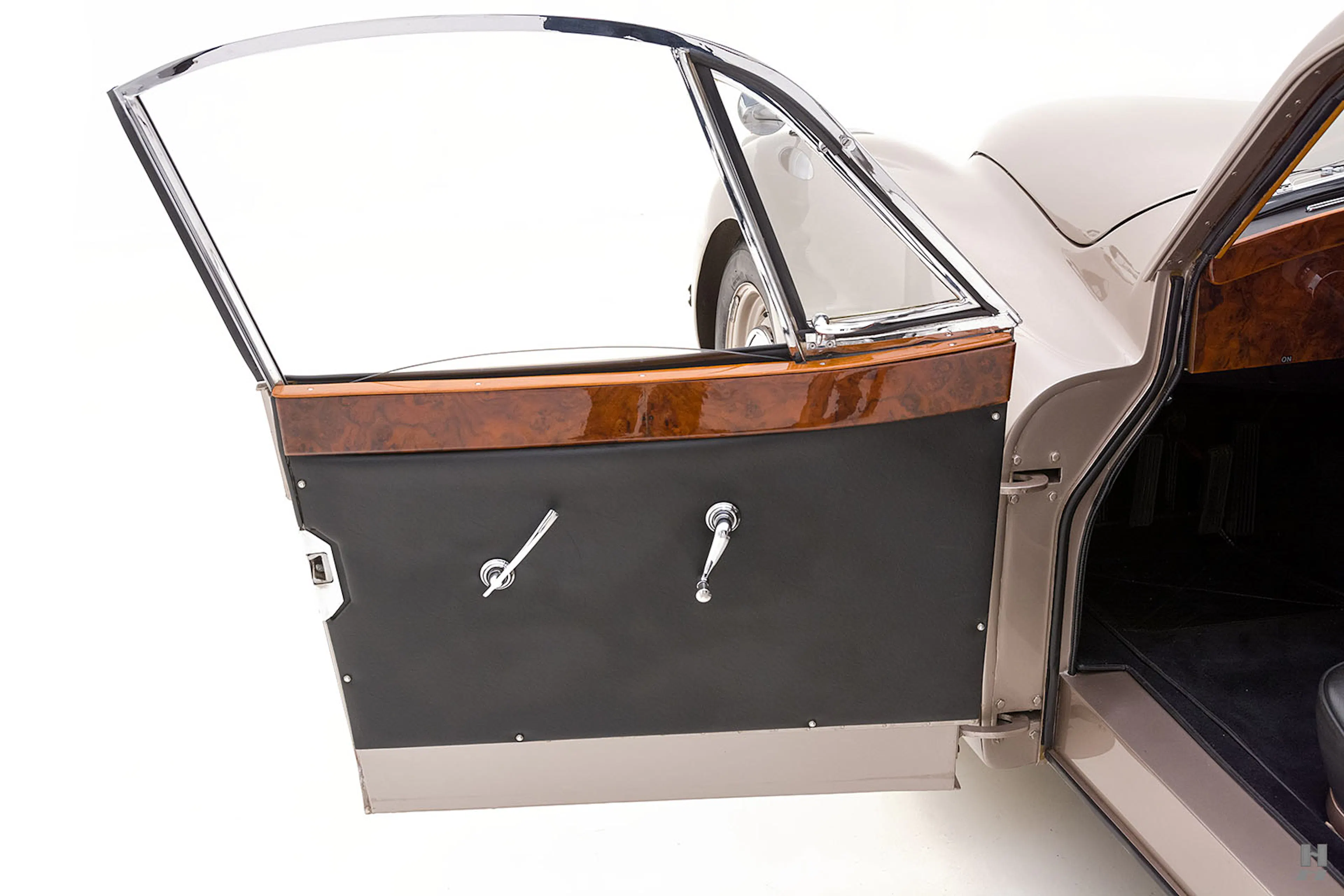 1953 Jaguar XK 120 2dr Fixed-Head Coupe Courtesy of Hyman Ltd.