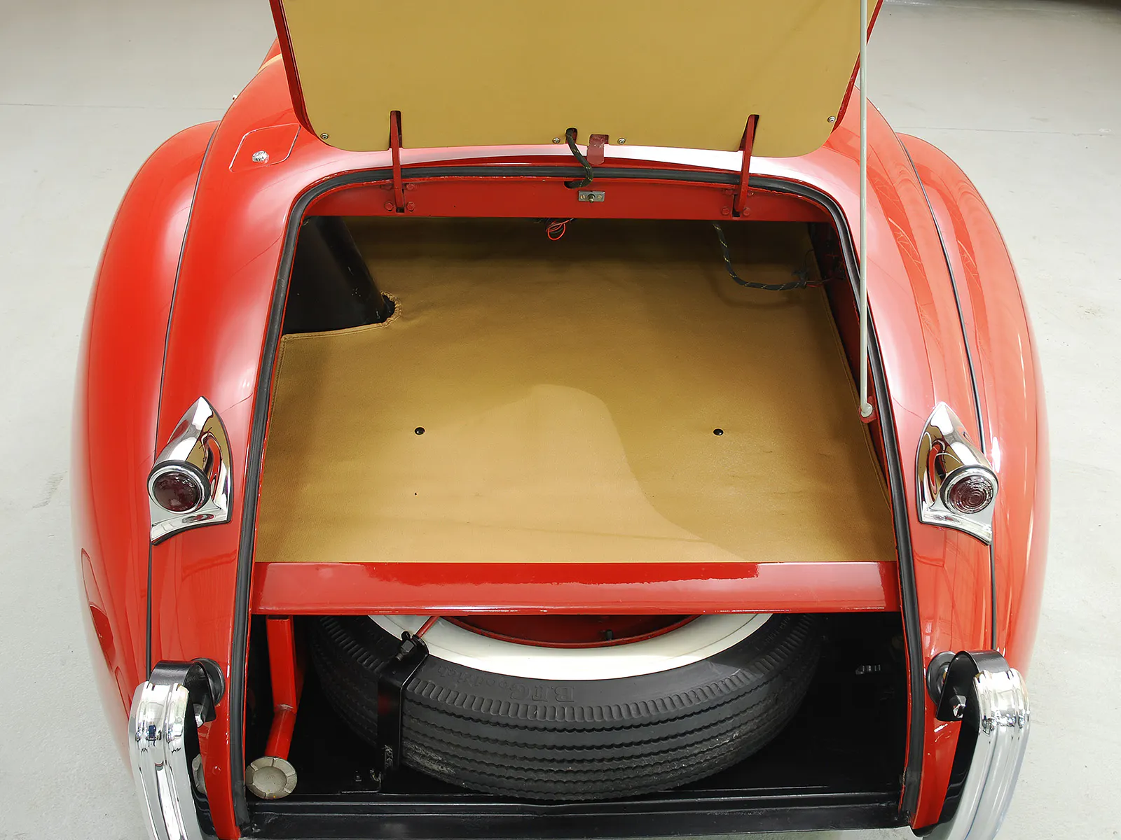 1952 Jaguar XK 120 2dr Roadster Courtesy of Hyman Ltd.