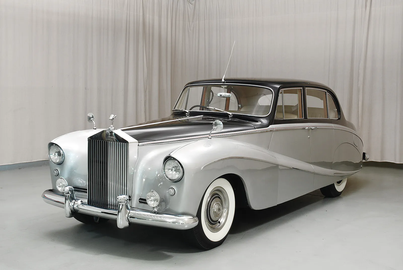1955 Rolls-Royce Silver Cloud I Hooper Empress Saloon 4dr Sedan Courtesy of Hyman Ltd.
