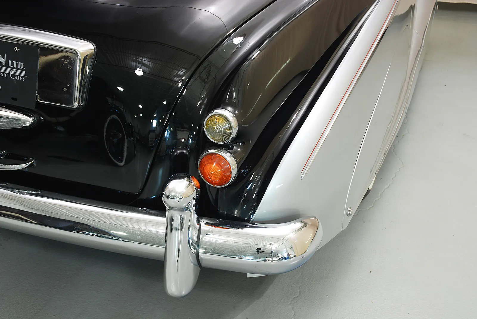 1955 Rolls-Royce Silver Cloud I Hooper Empress Saloon 4dr Sedan Courtesy of Hyman Ltd.