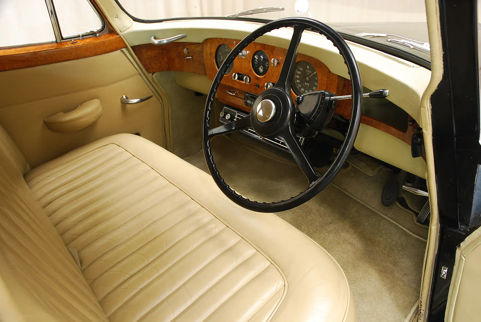 1955 Rolls-Royce Silver Cloud I Hooper Empress Saloon 4dr Sedan Courtesy of Hyman Ltd.