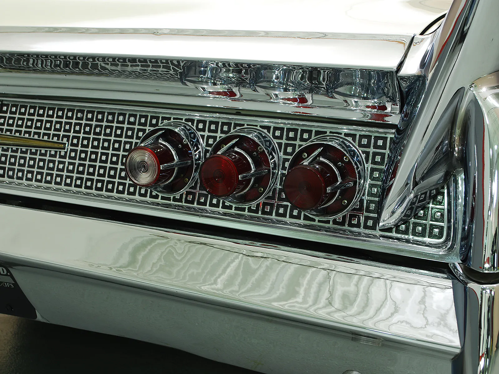 1960 Lincoln Continental Mk V 2dr Convertible Courtesy of Hyman Ltd.