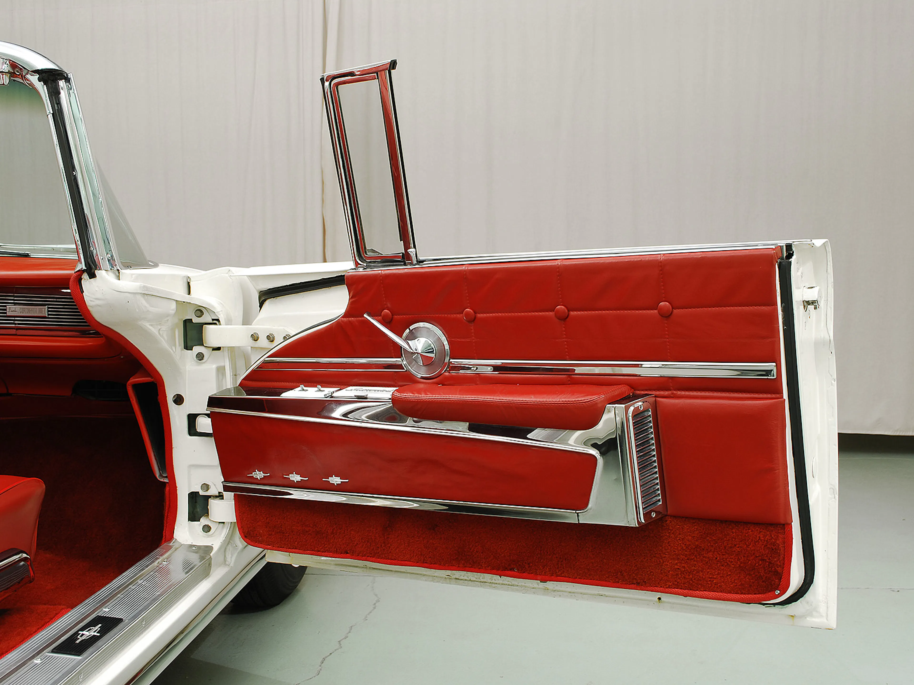 1960 Lincoln Continental Mk V 2dr Convertible Courtesy of Hyman Ltd.