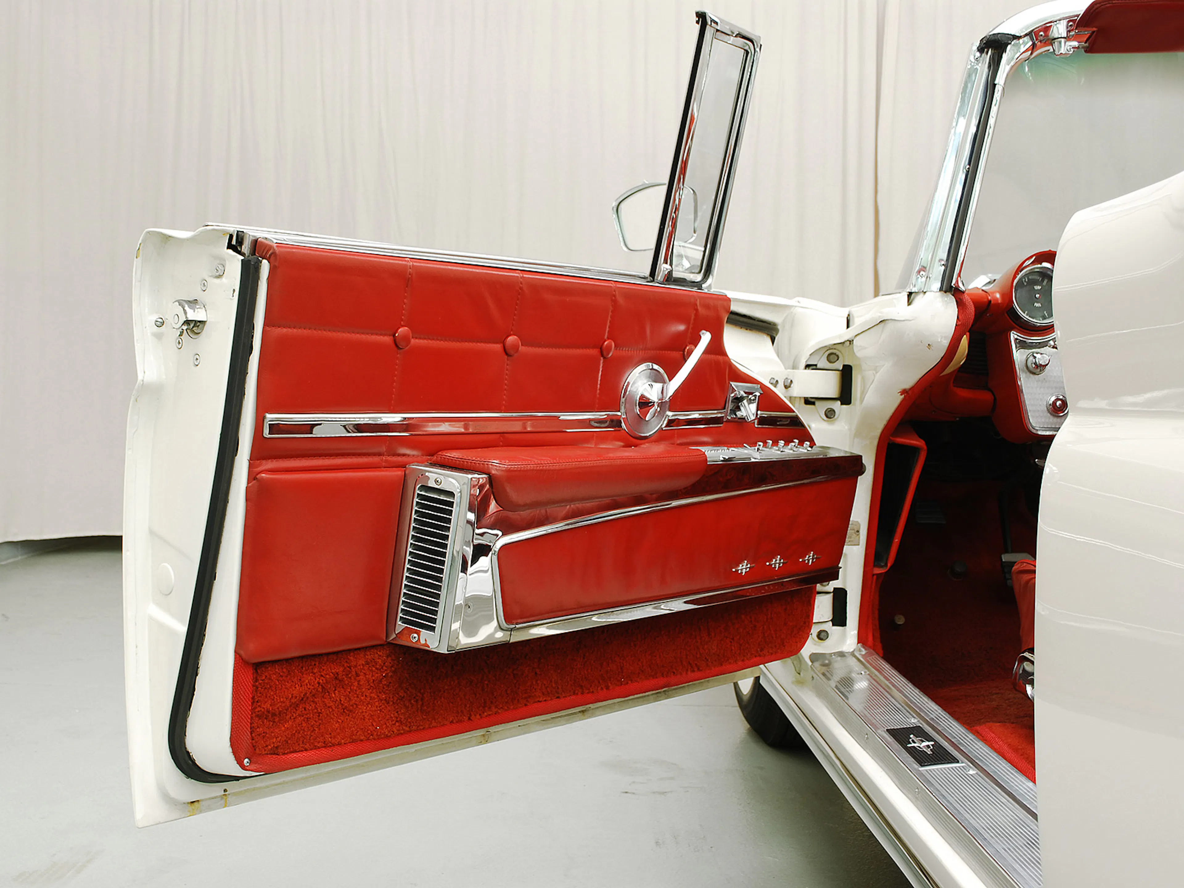 1960 Lincoln Continental Mk V 2dr Convertible Courtesy of Hyman Ltd.