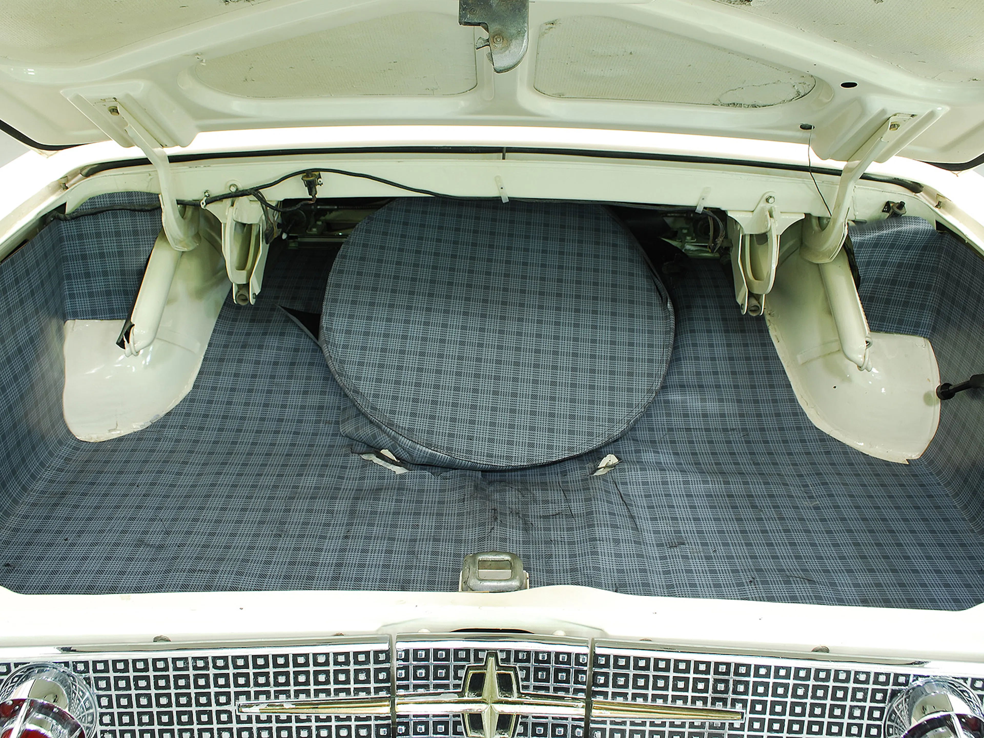 1960 Lincoln Continental Mk V 2dr Convertible Courtesy of Hyman Ltd.