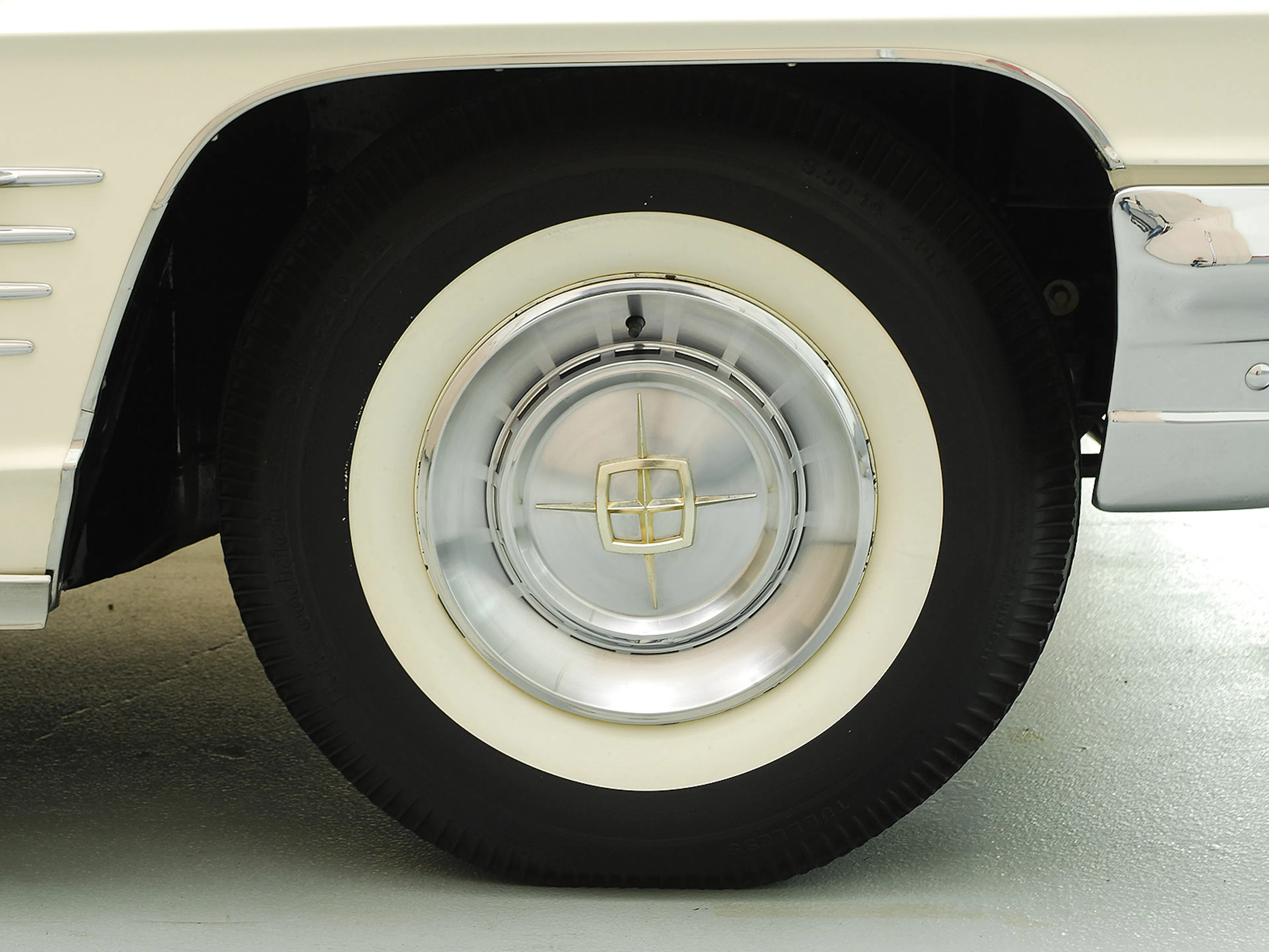 1960 Lincoln Continental Mk V 2dr Convertible Courtesy of Hyman Ltd.