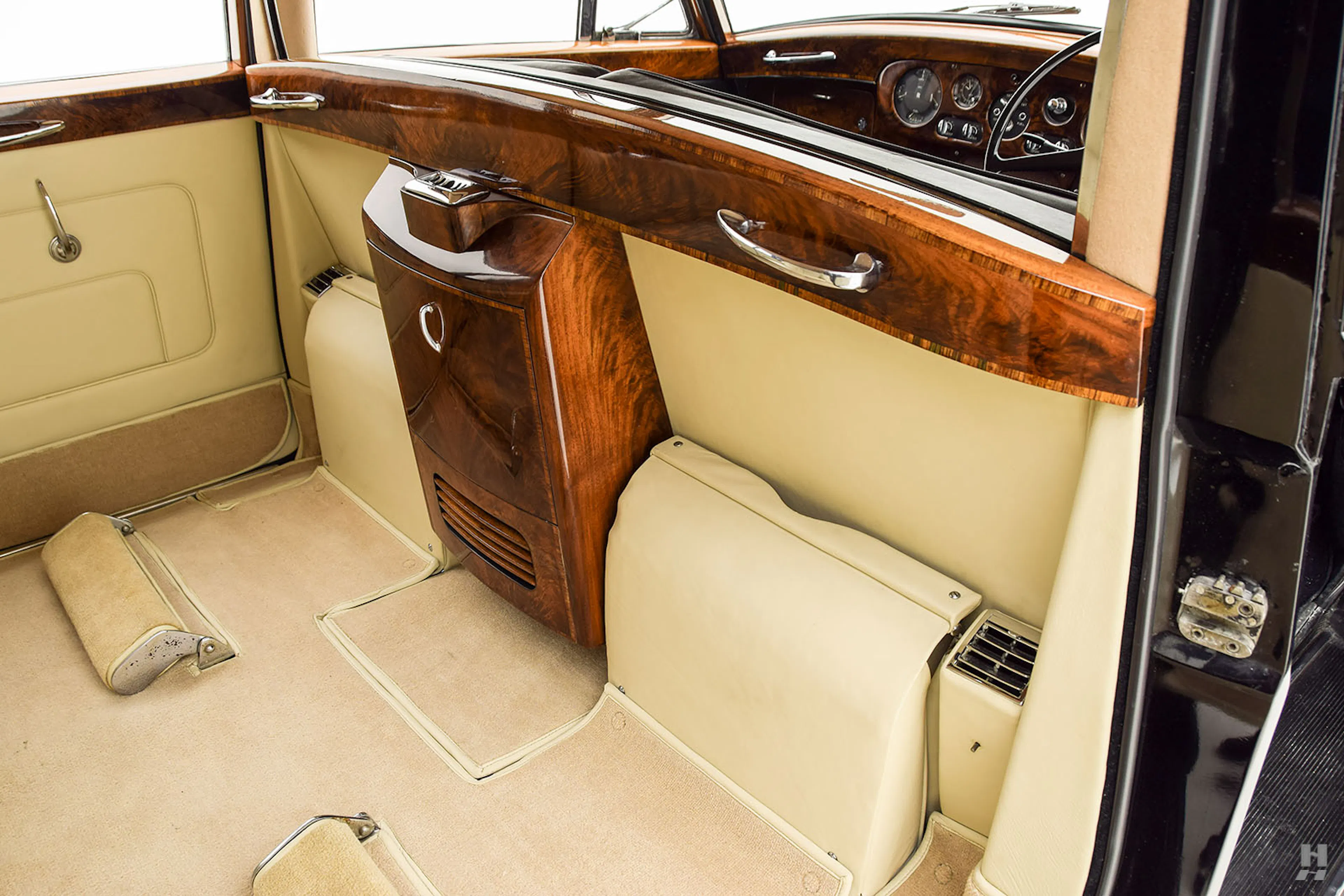 1960 Rolls-Royce Phantom V Park Ward 4dr Limousine Courtesy of Hyman Ltd.