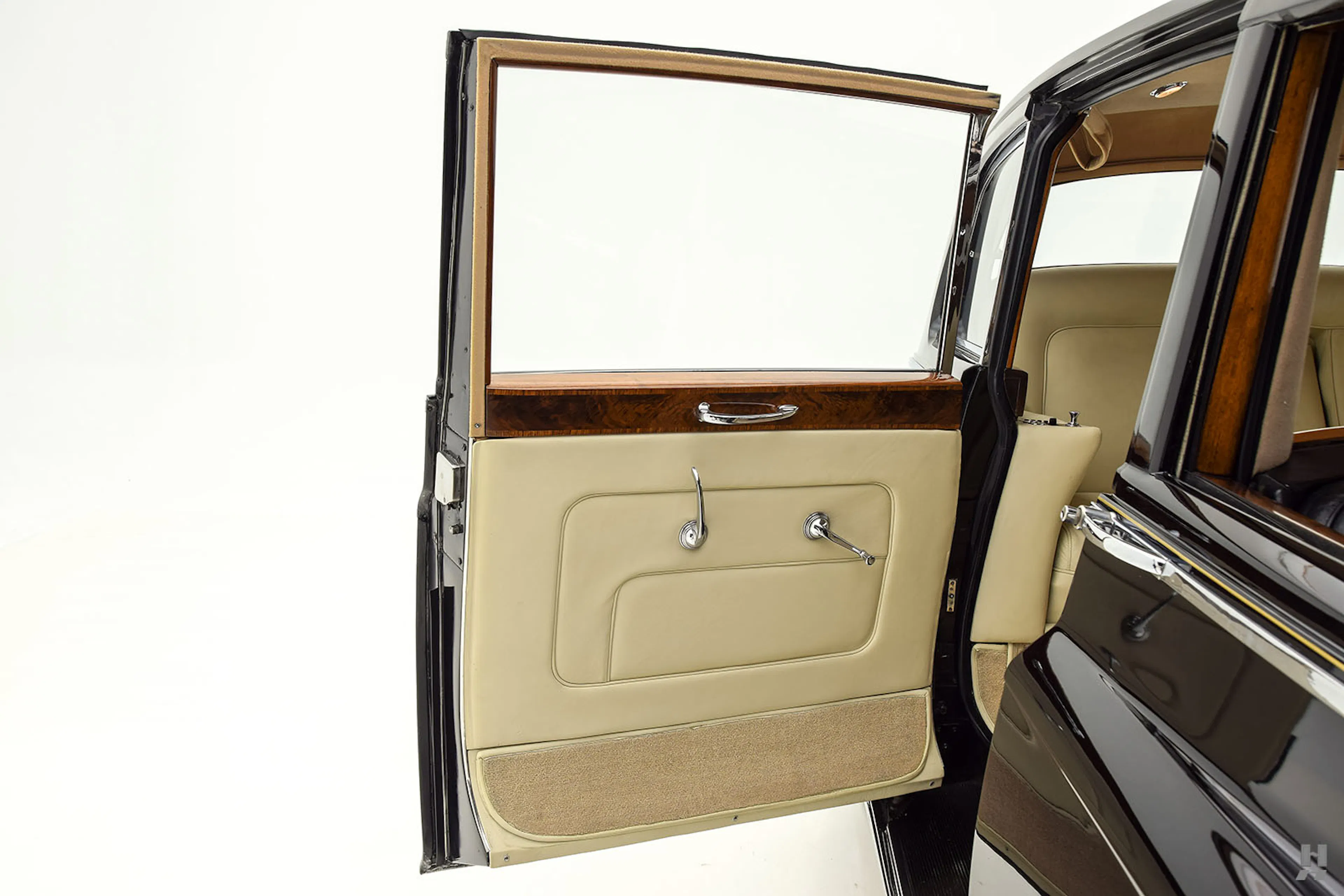 1960 Rolls-Royce Phantom V Park Ward 4dr Limousine Courtesy of Hyman Ltd.