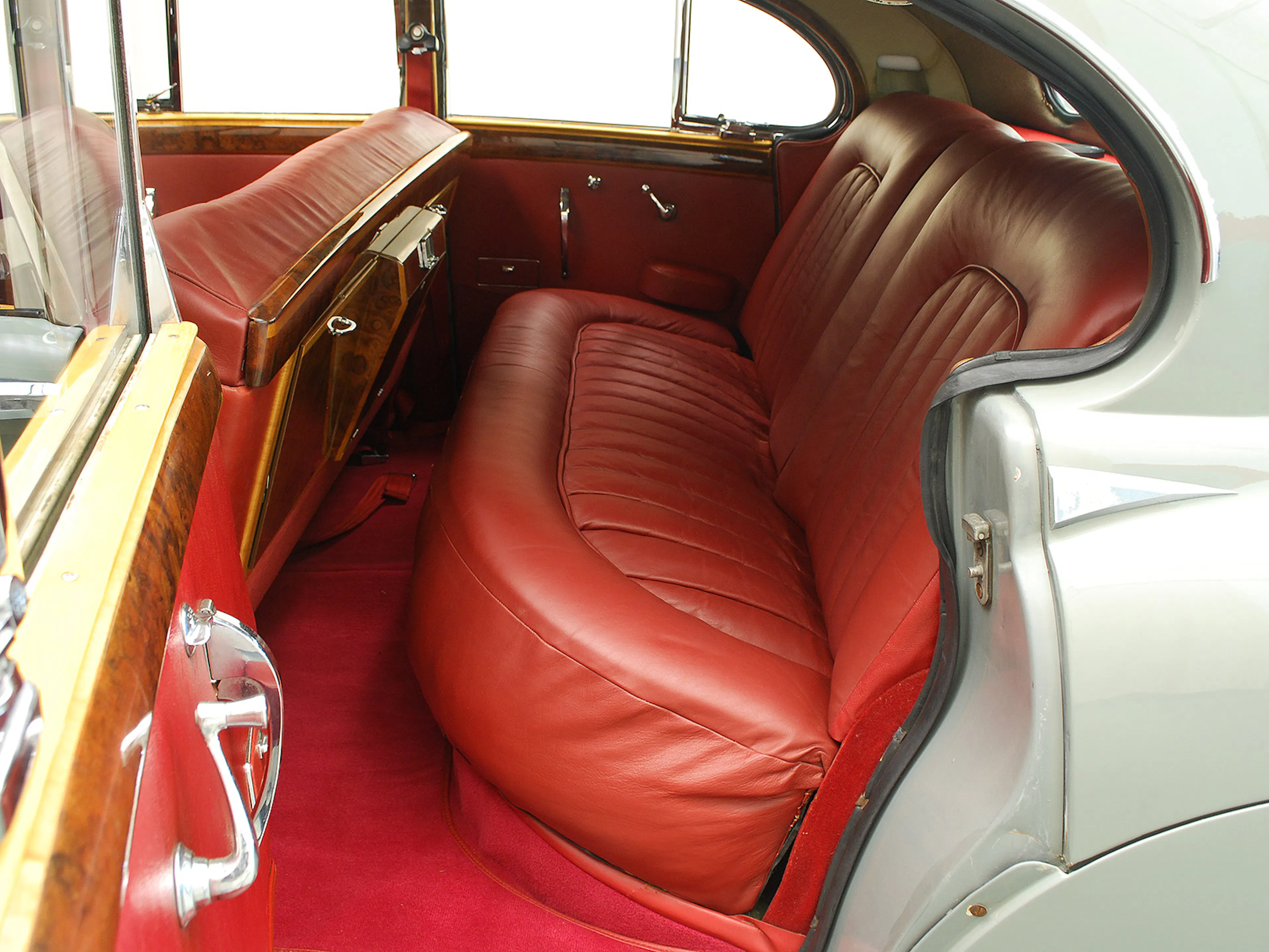 1961 Jaguar Mark IX 4dr Sedan Courtesy of Hyman Ltd.