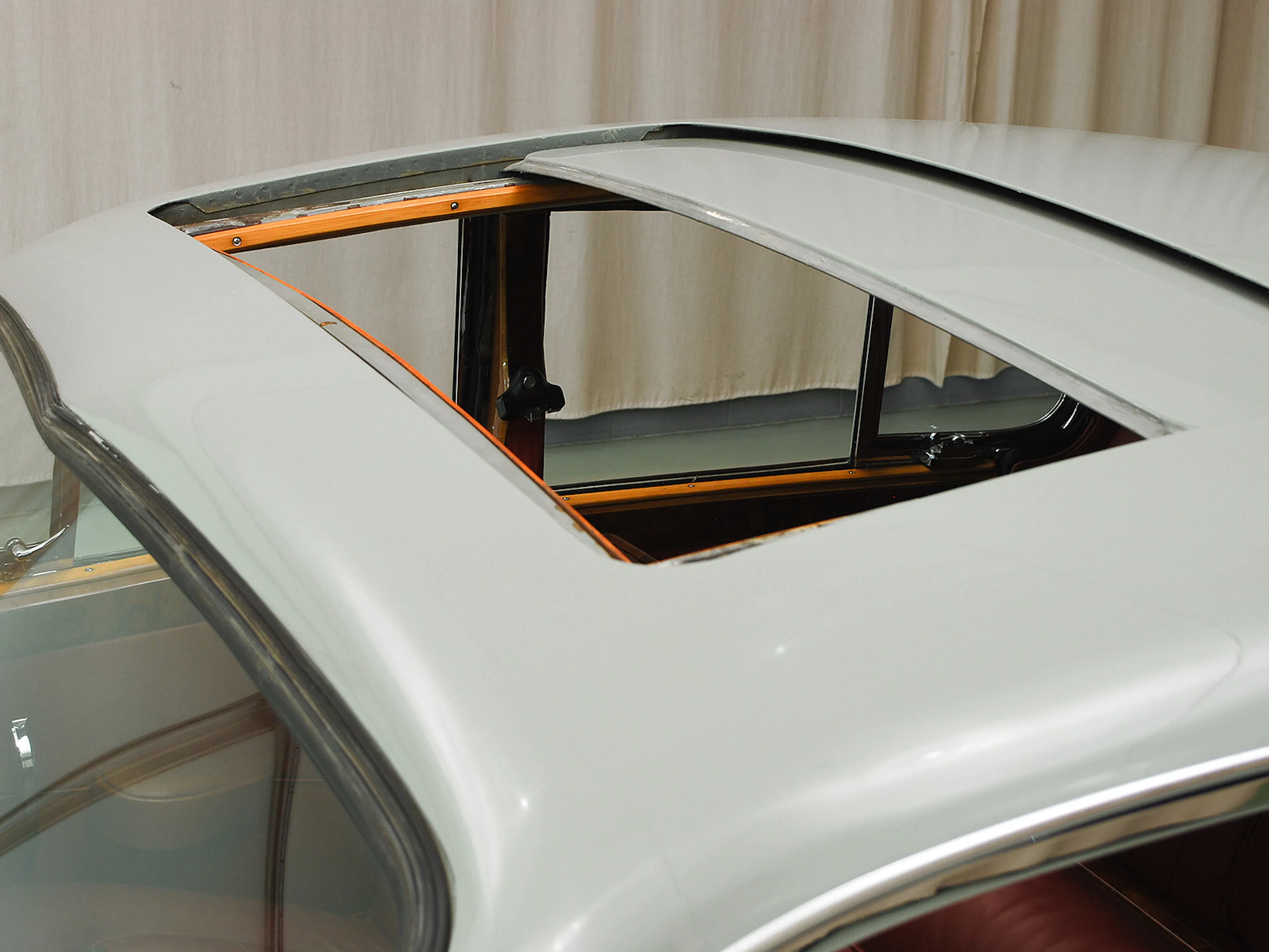 1961 Jaguar Mark IX 4dr Sedan Courtesy of Hyman Ltd.