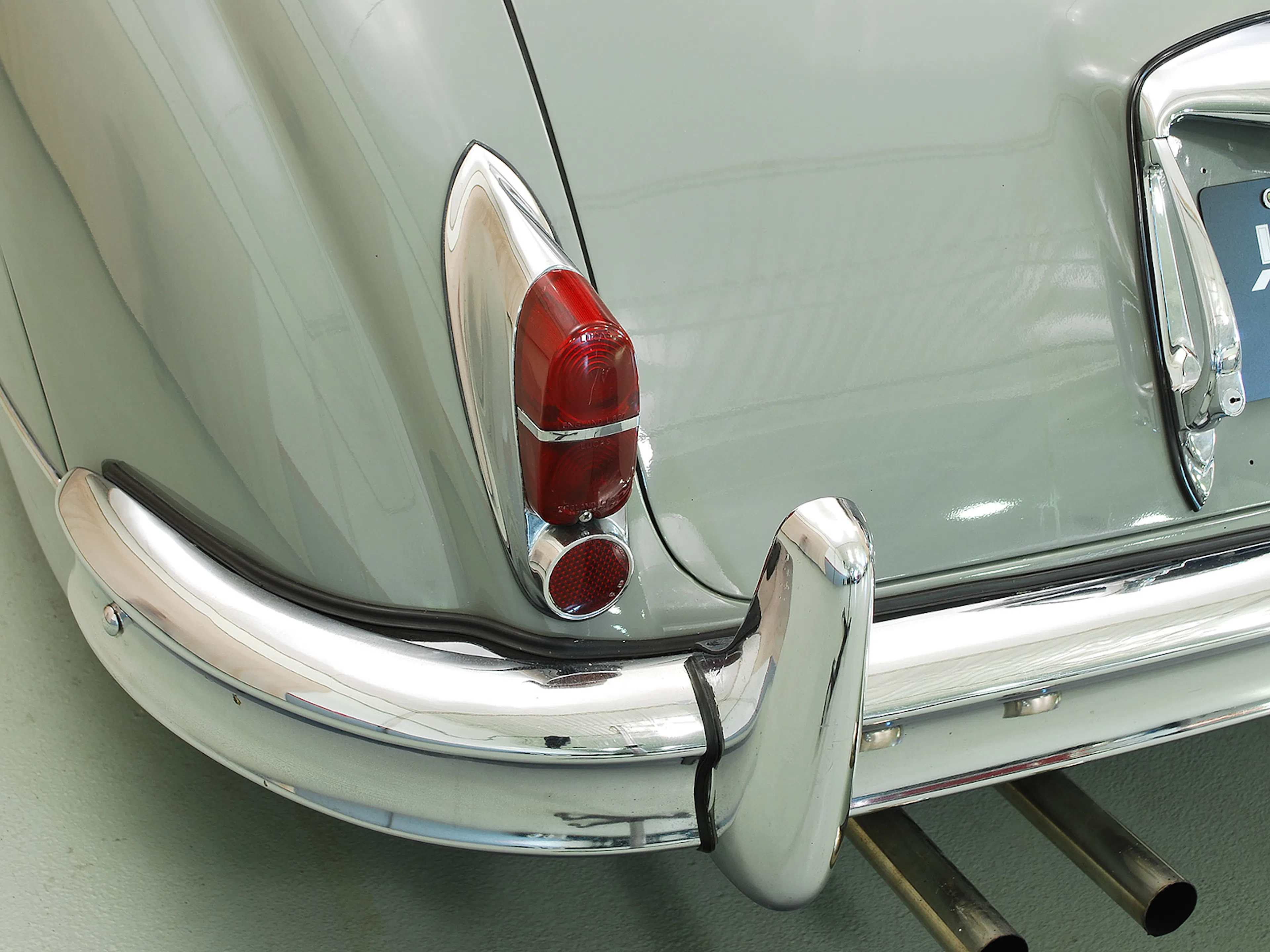 1961 Jaguar Mark IX 4dr Sedan Courtesy of Hyman Ltd.