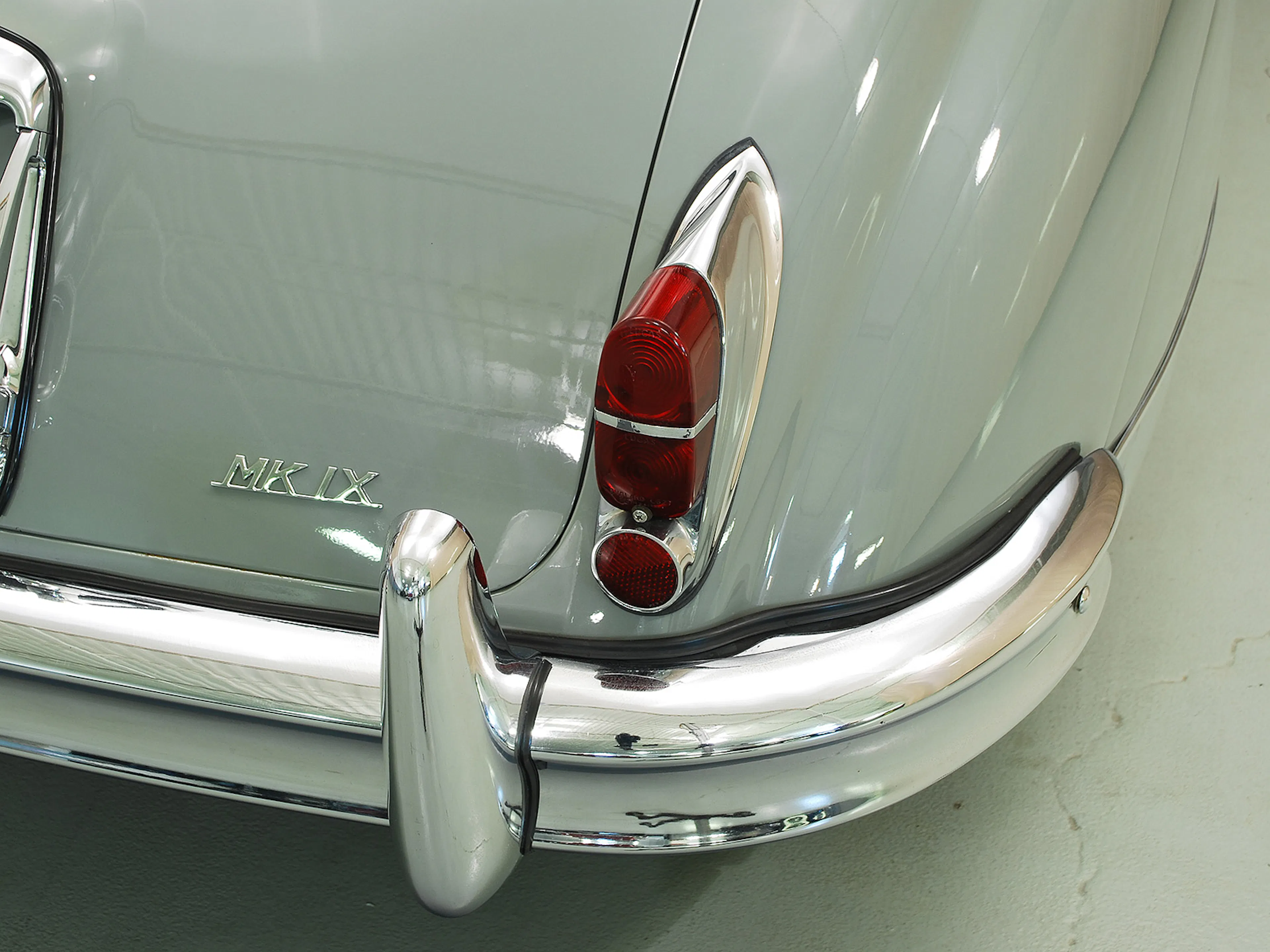 1961 Jaguar Mark IX 4dr Sedan Courtesy of Hyman Ltd.