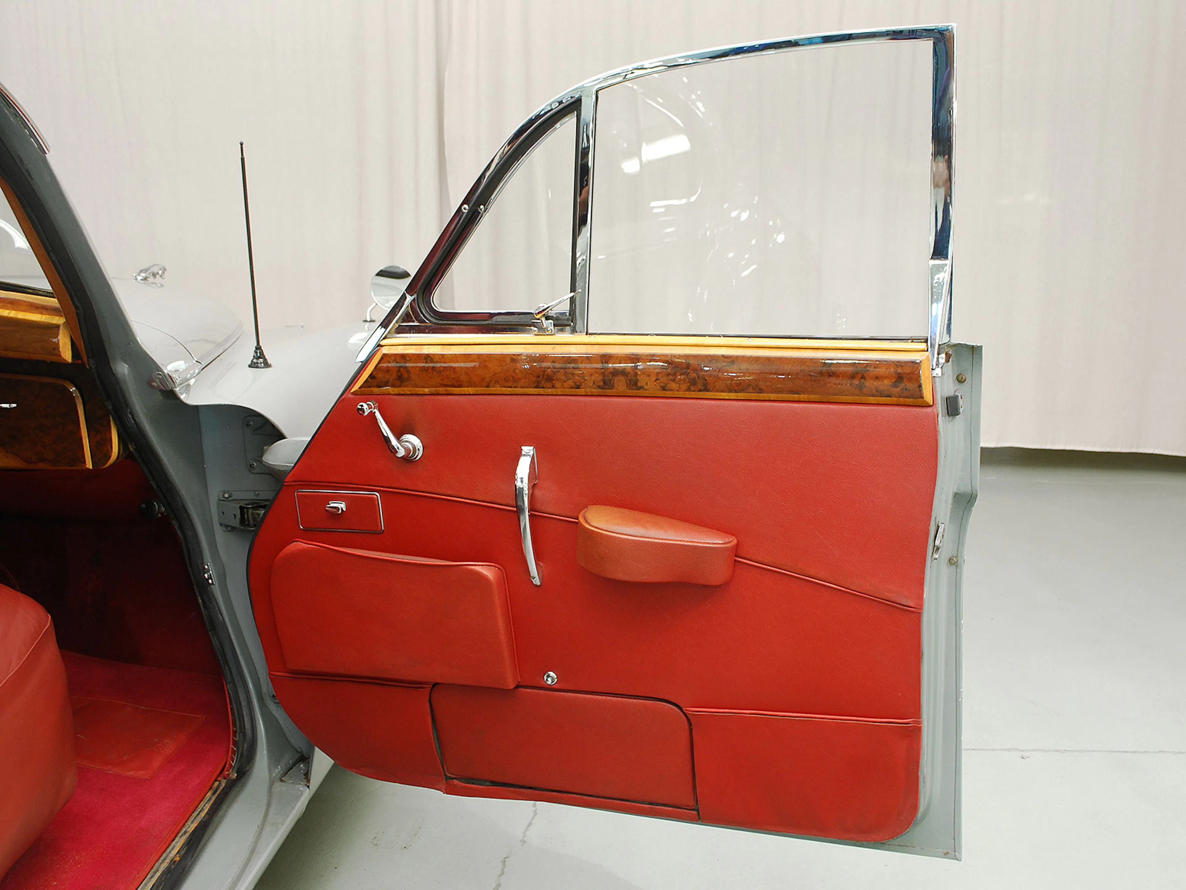 1961 Jaguar Mark IX 4dr Sedan Courtesy of Hyman Ltd.