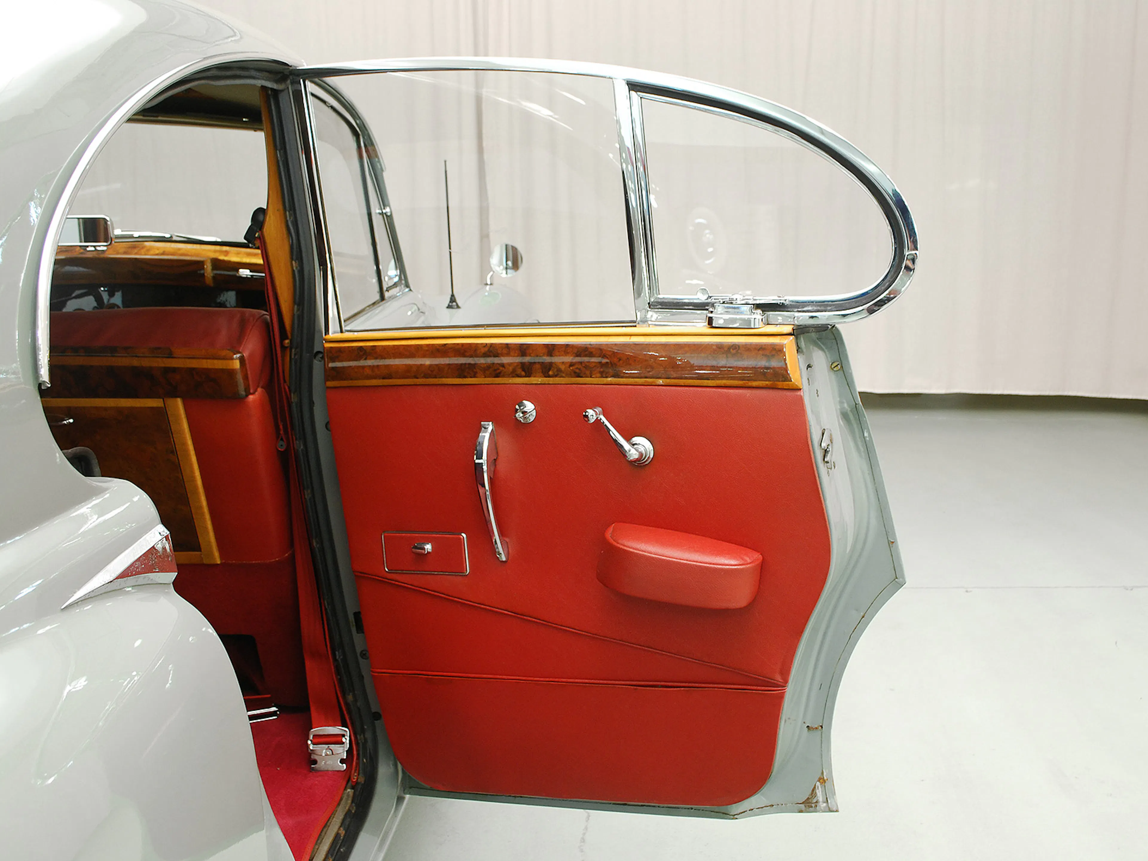 1961 Jaguar Mark IX 4dr Sedan Courtesy of Hyman Ltd.